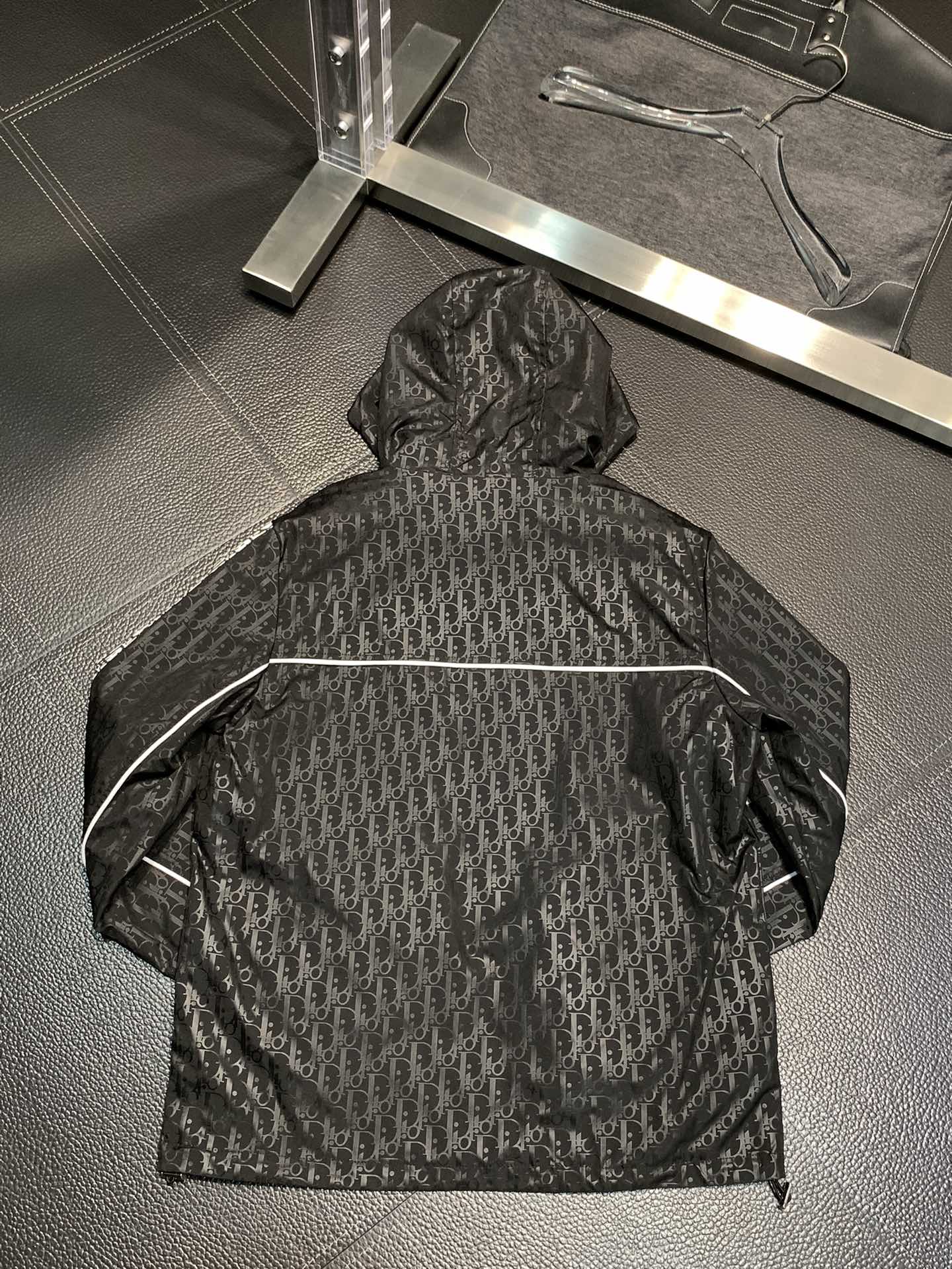 Hoodies & Sweatshirts