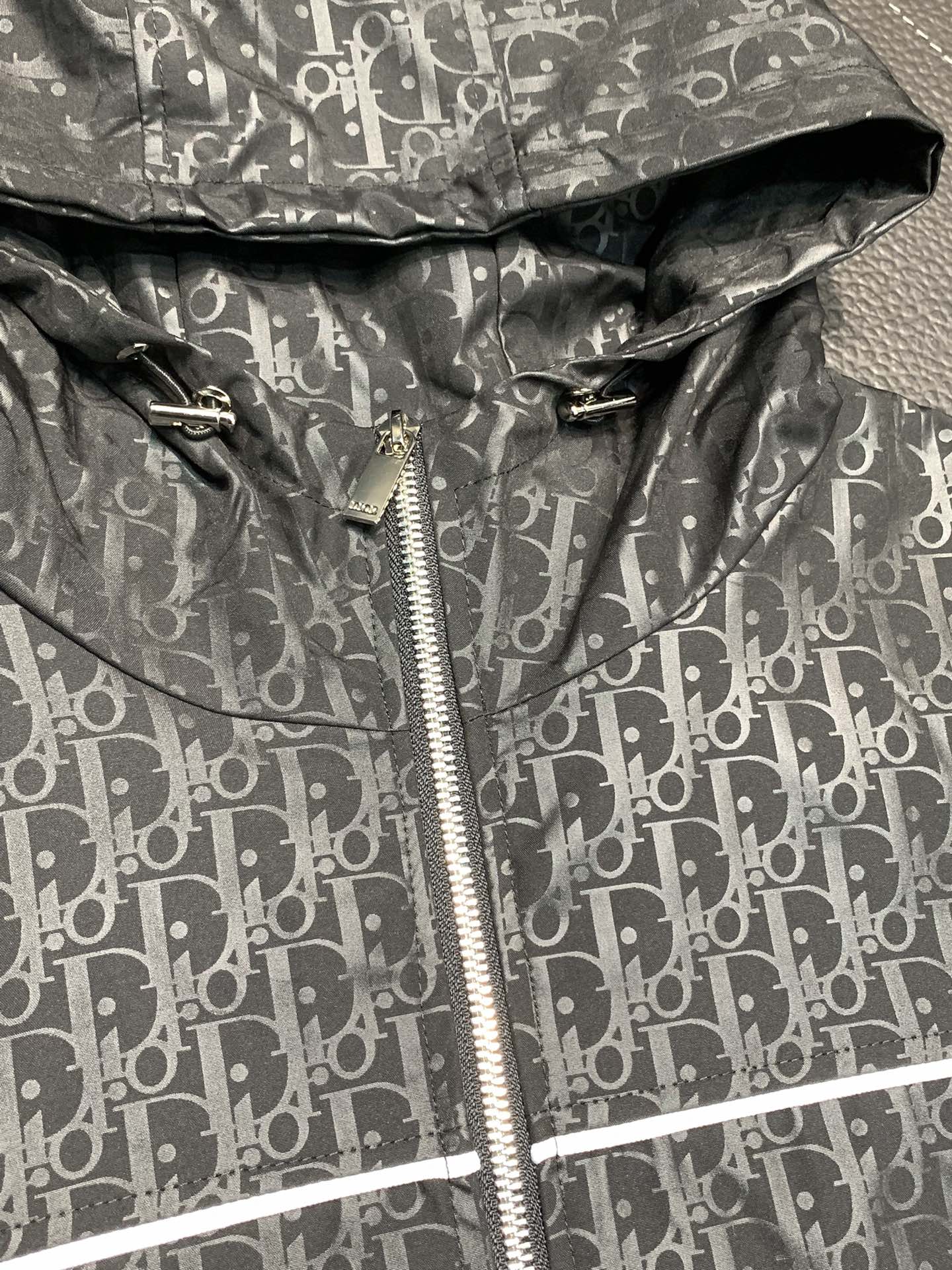 Hoodies & Sweatshirts