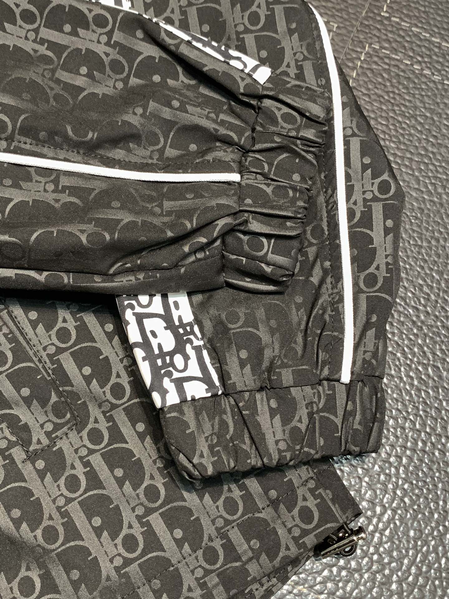 Hoodies & Sweatshirts