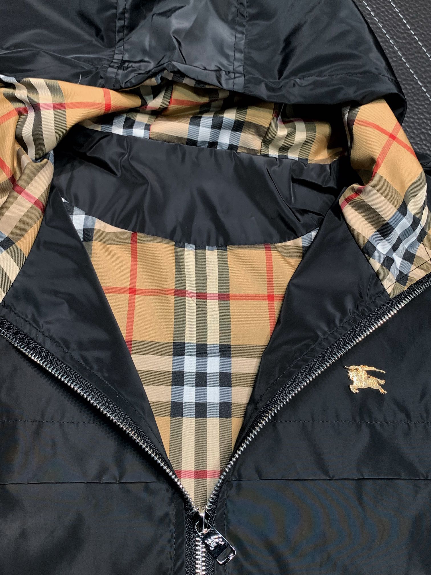 Hoodies & Sweatshirts