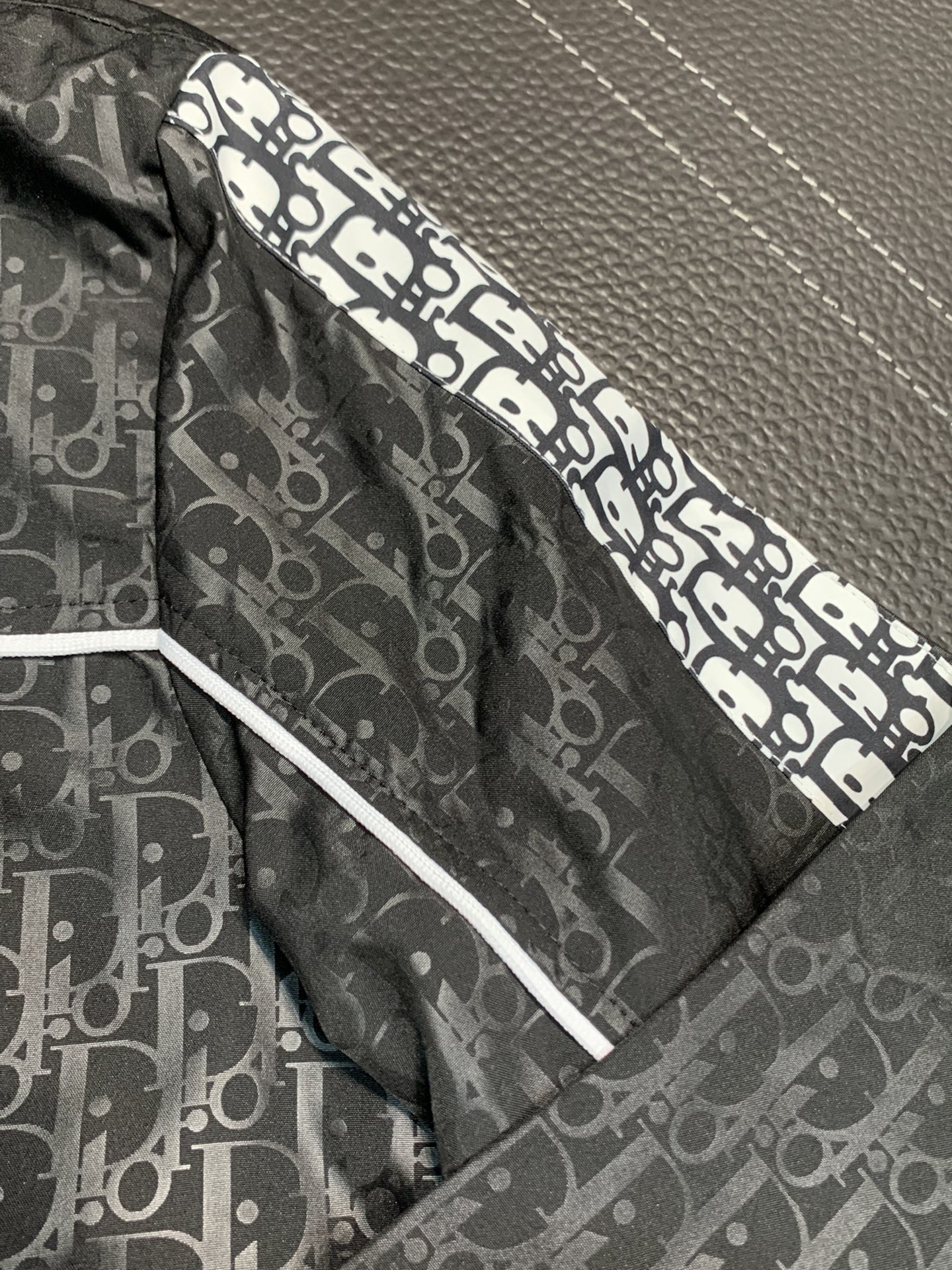 Hoodies & Sweatshirts