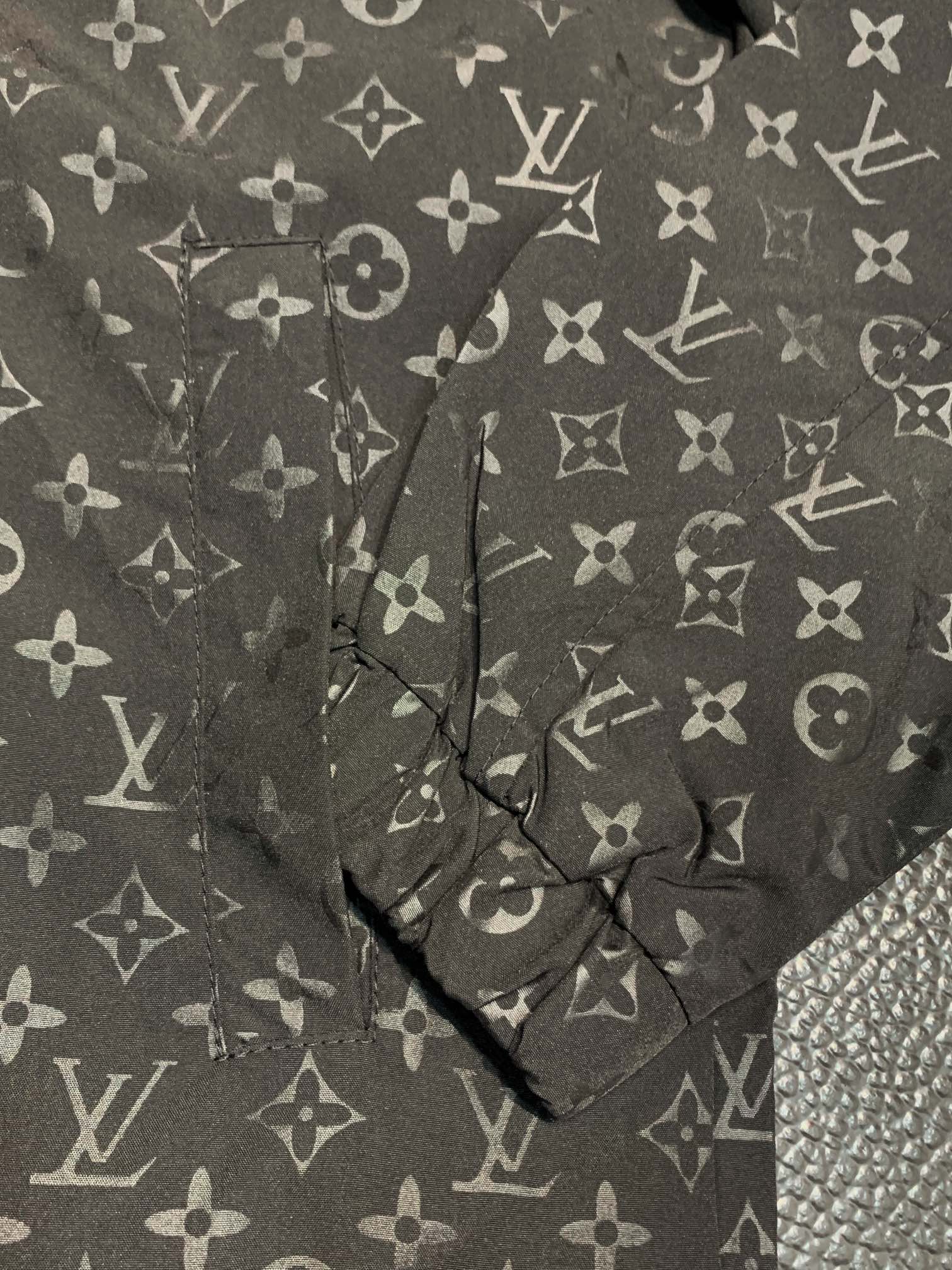 Hoodies & Sweatshirts