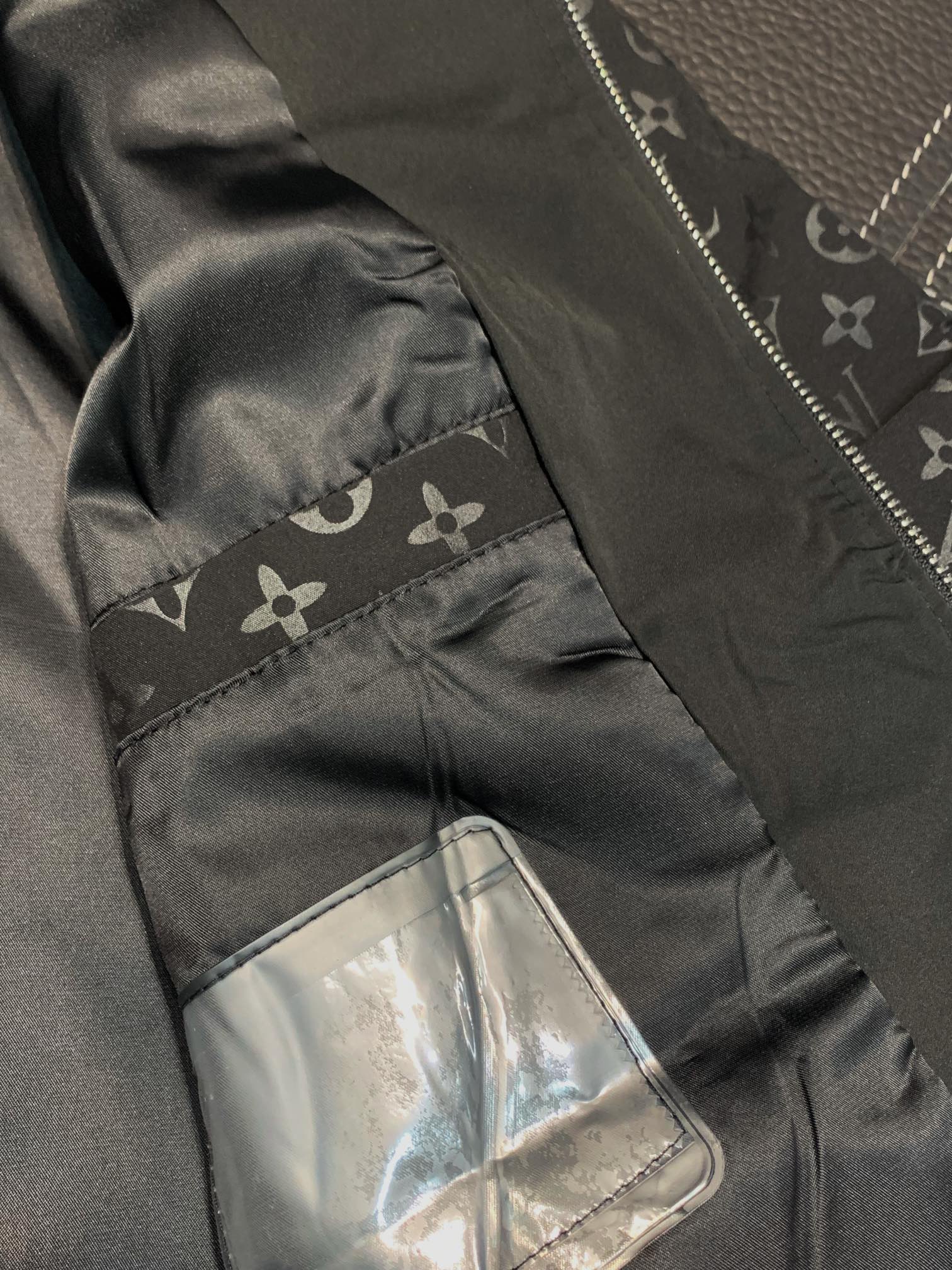 Hoodies & Sweatshirts