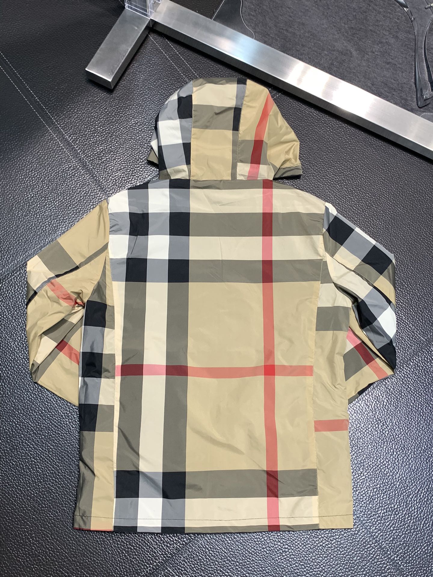 Hoodies & Sweatshirts