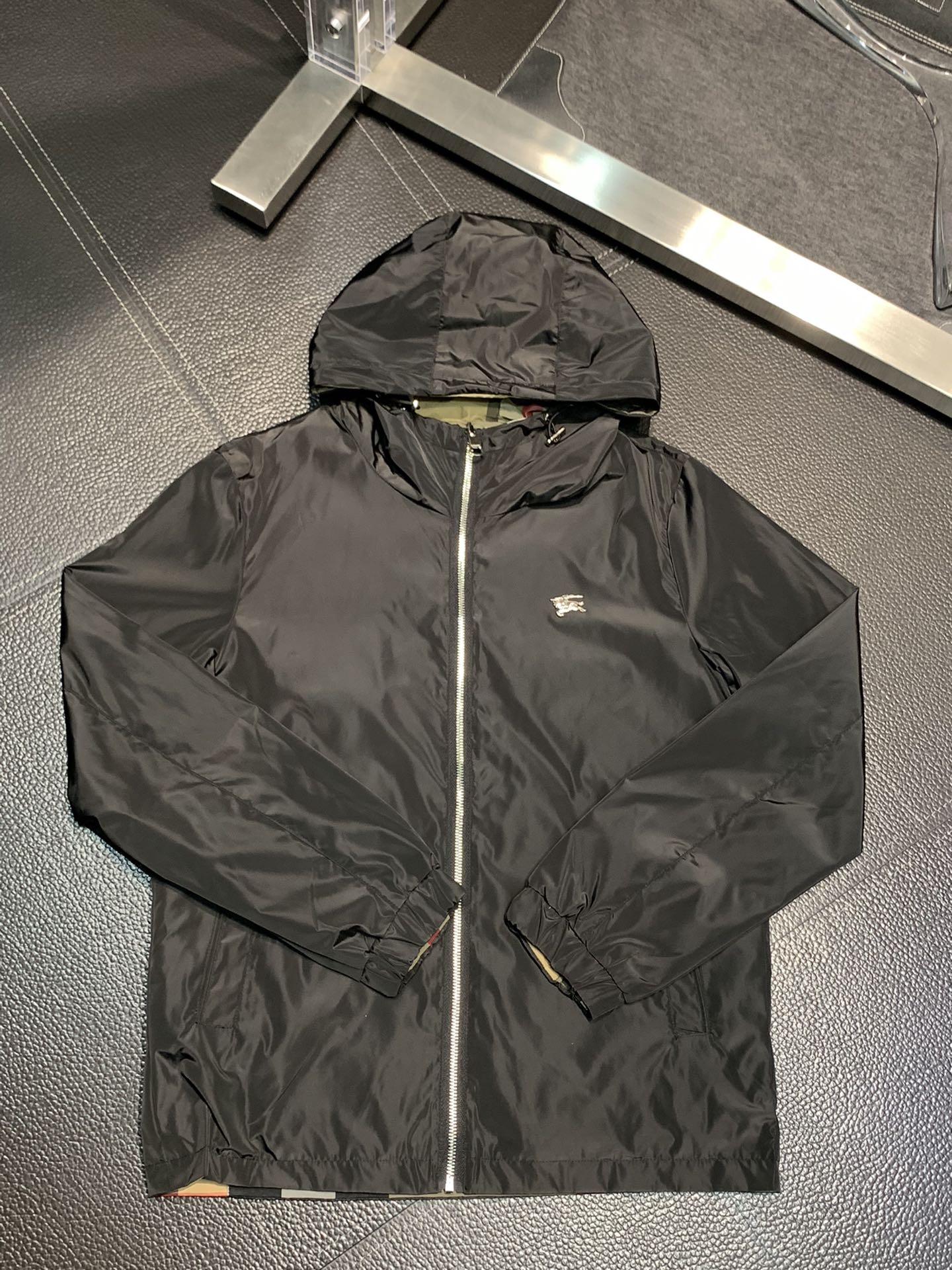 Hoodies & Sweatshirts