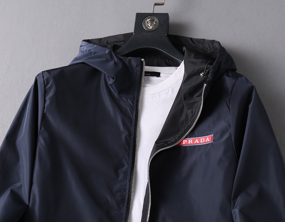 Hoodies & Sweatshirts