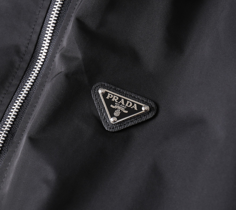 Hoodies & Sweatshirts