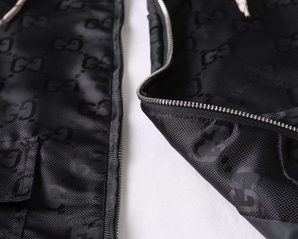 Hoodies & Sweatshirts