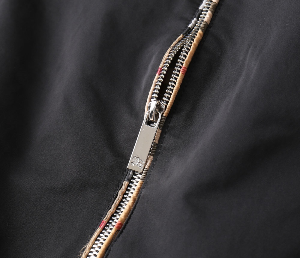 Hoodies & Sweatshirts