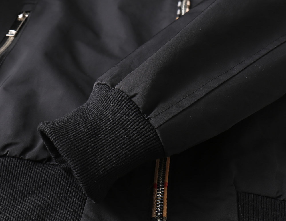 Hoodies & Sweatshirts