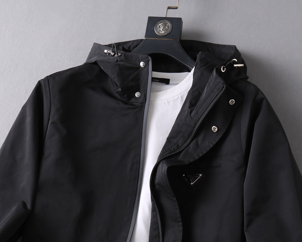 Hoodies & Sweatshirts