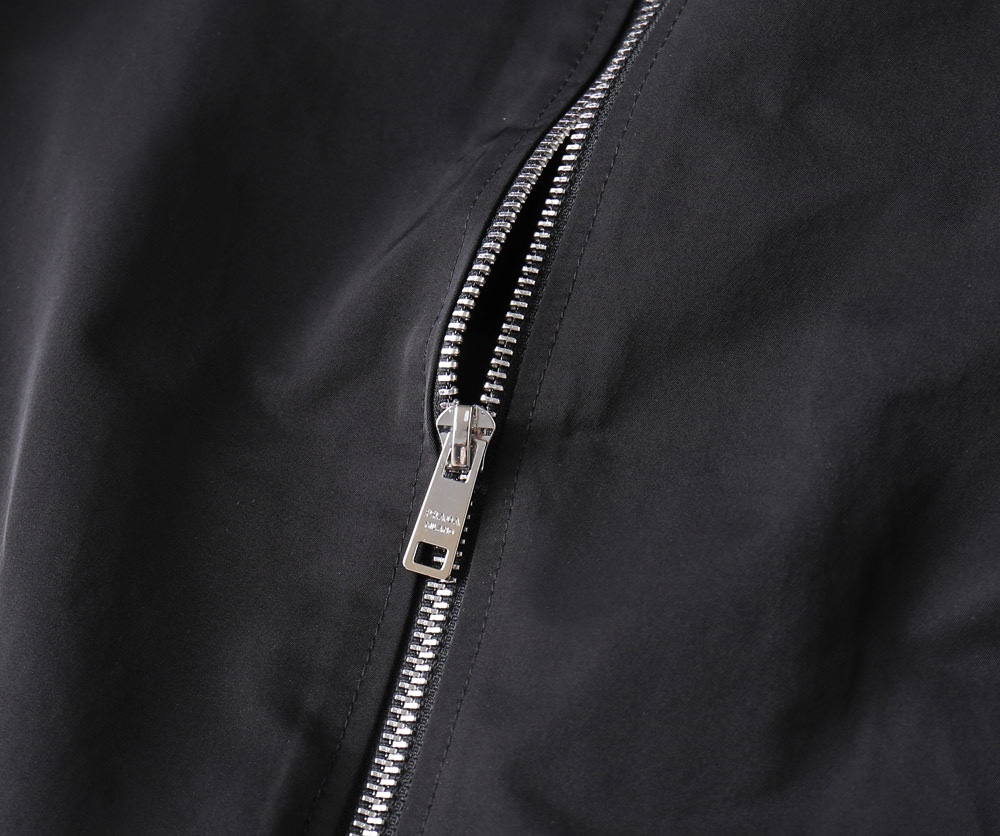 Hoodies & Sweatshirts