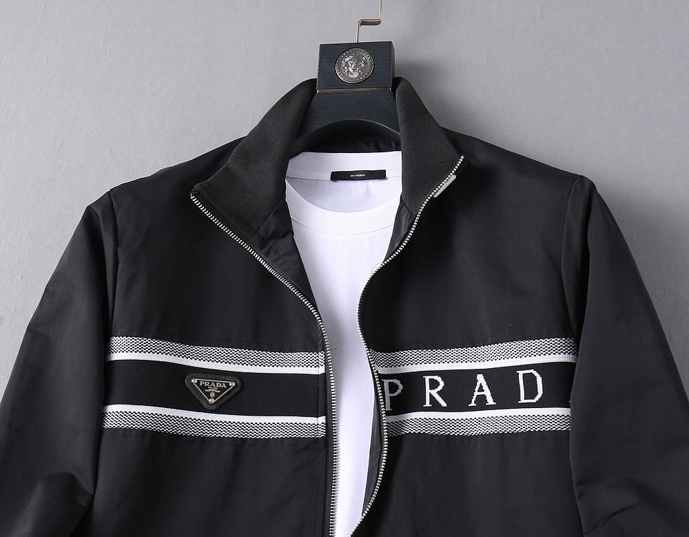 Hoodies & Sweatshirts