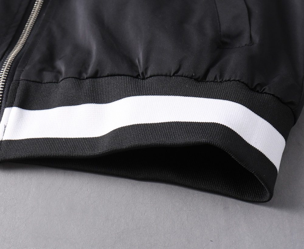 Hoodies & Sweatshirts