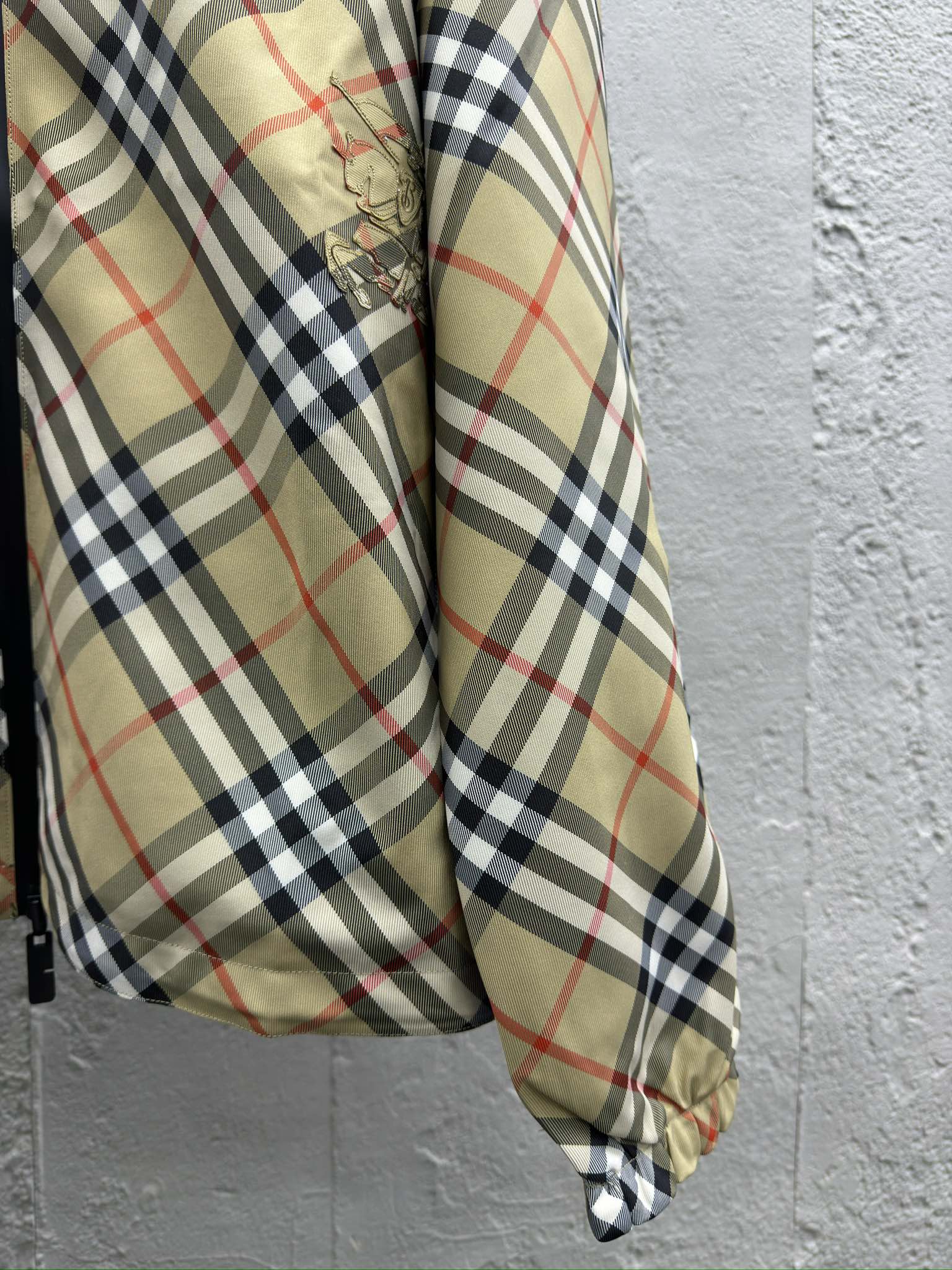 Hoodies & Sweatshirts