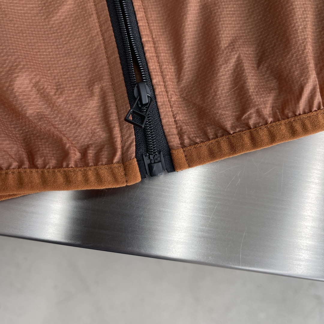 Hoodies & Sweatshirts