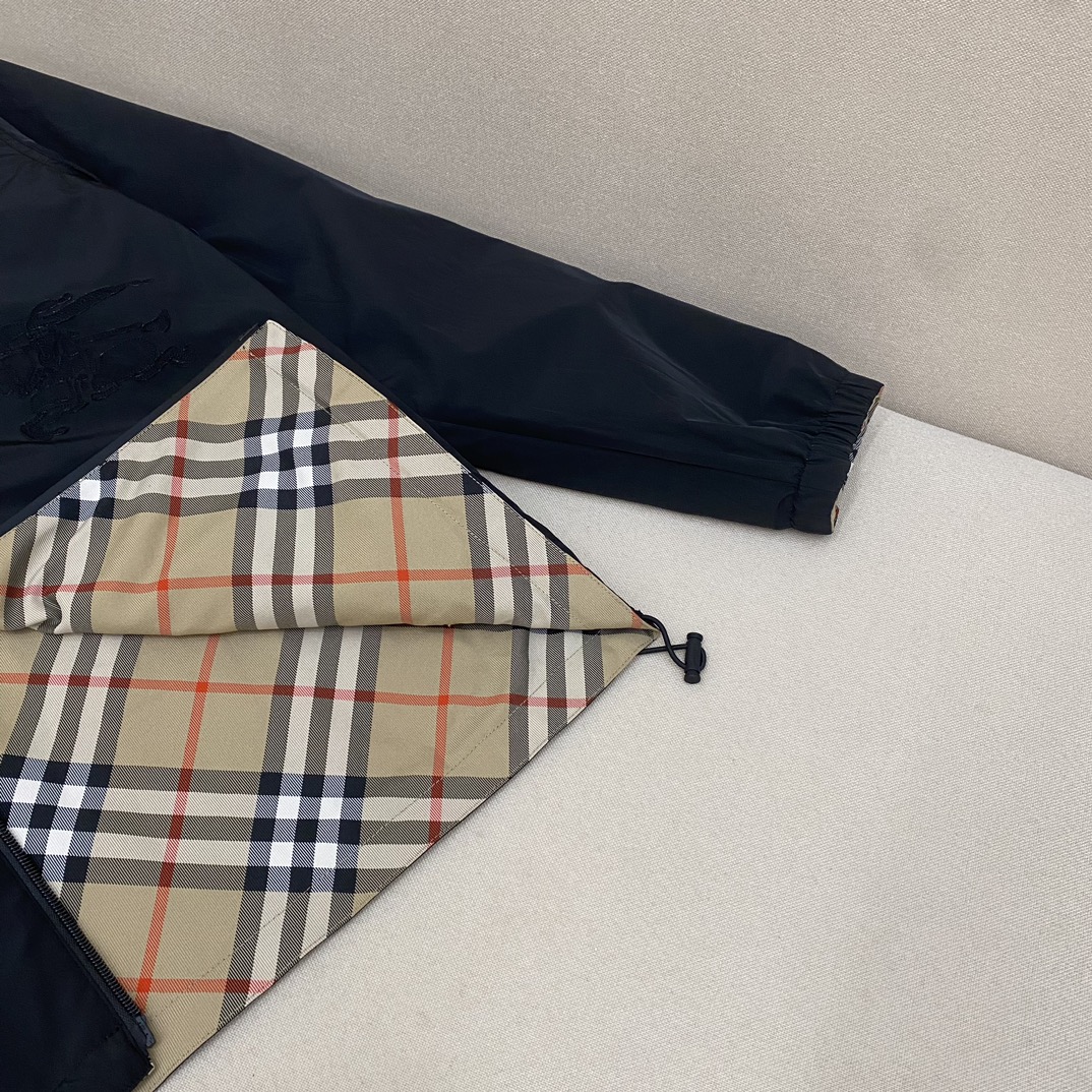 Hoodies & Sweatshirts