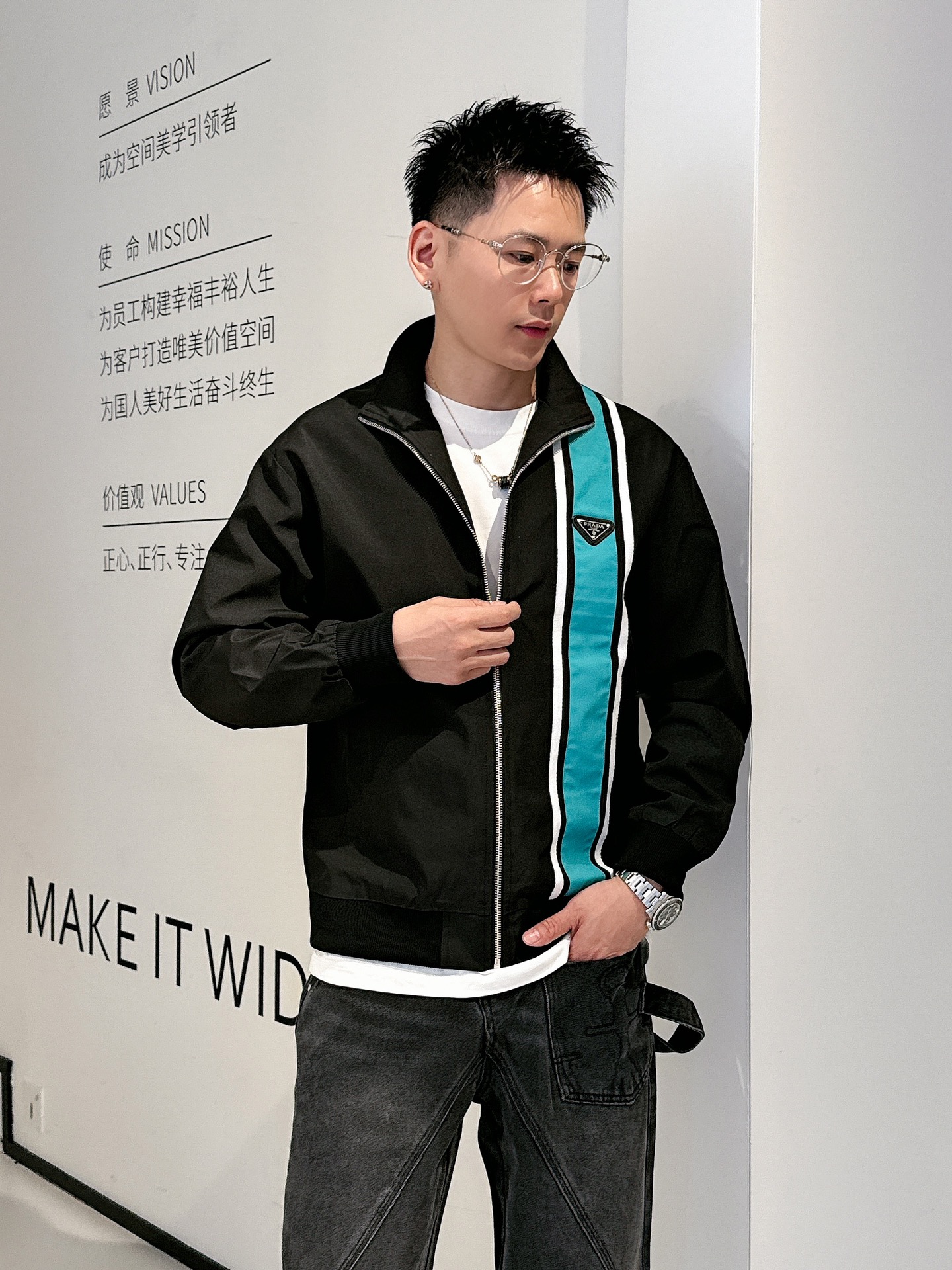 Hoodies & Sweatshirts