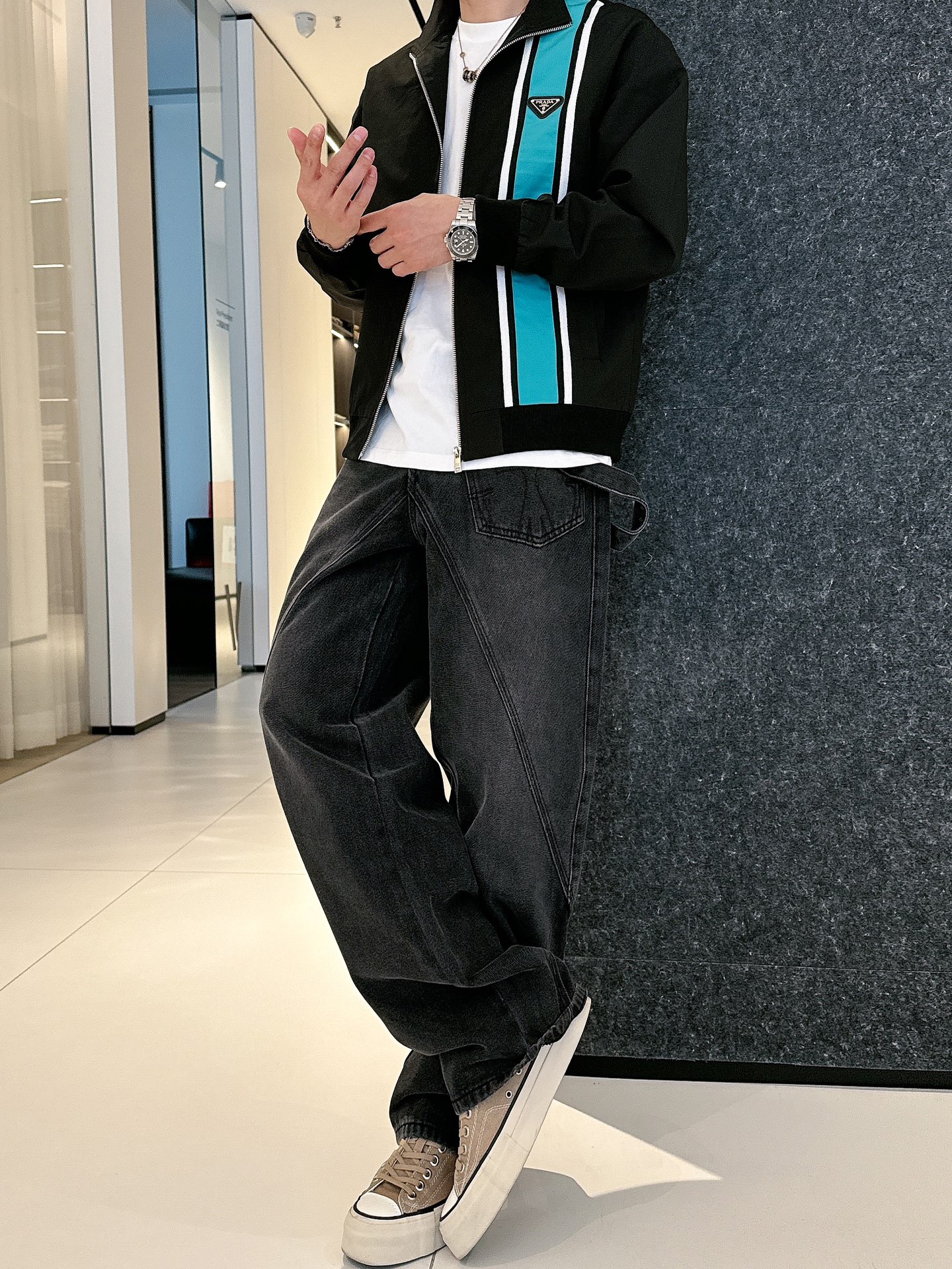 Hoodies & Sweatshirts