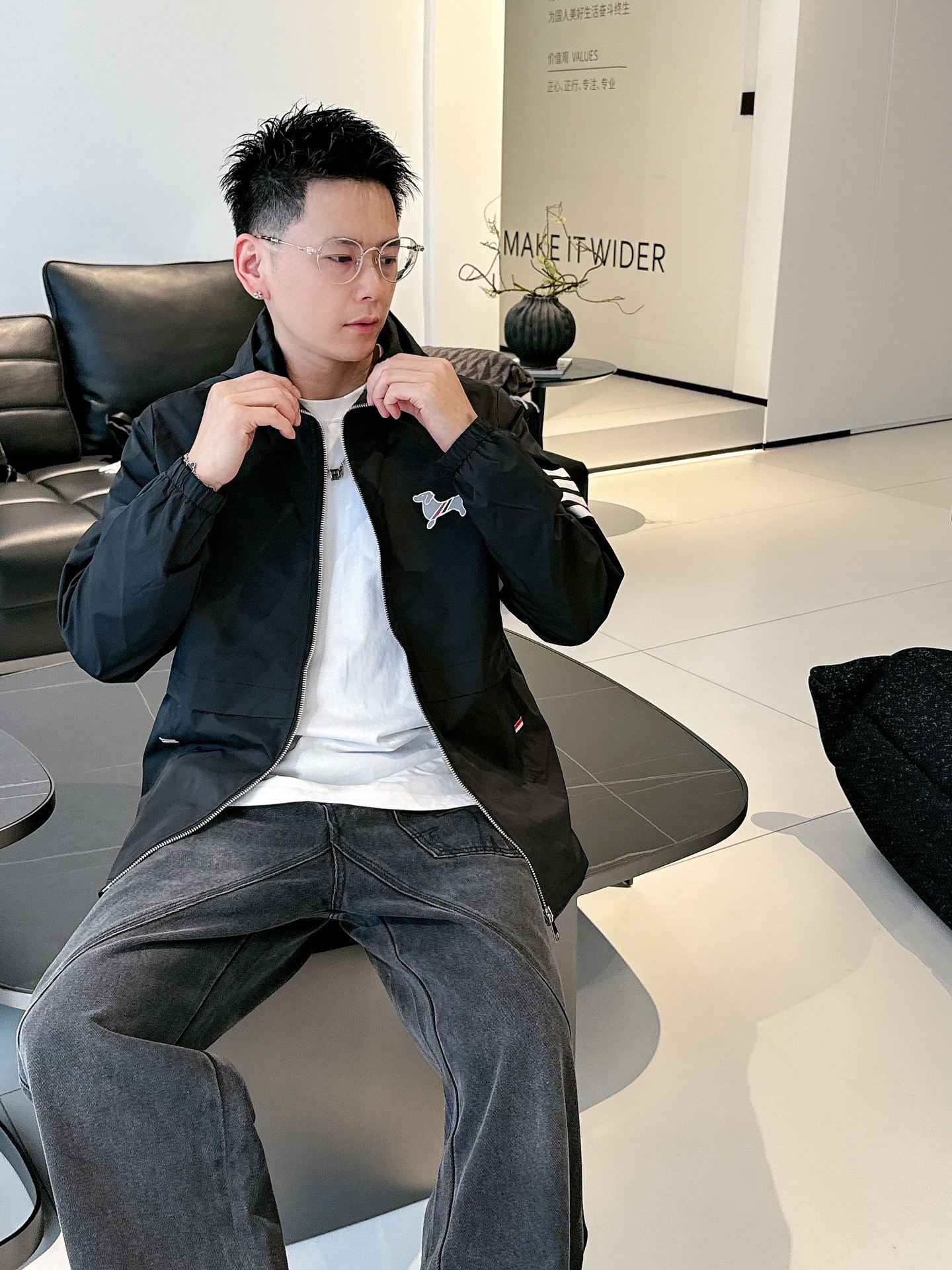 Hoodies & Sweatshirts