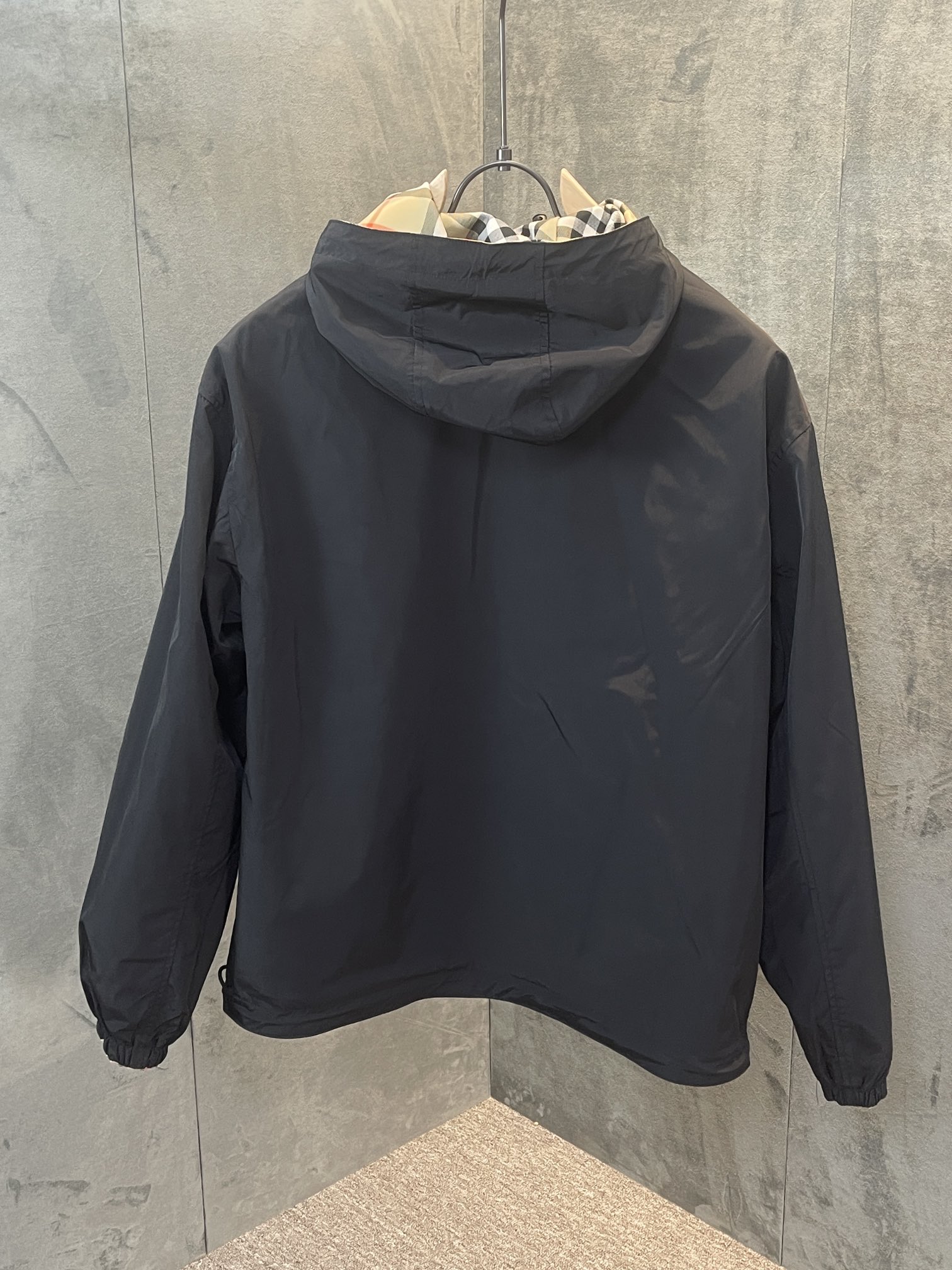 Hoodies & Sweatshirts