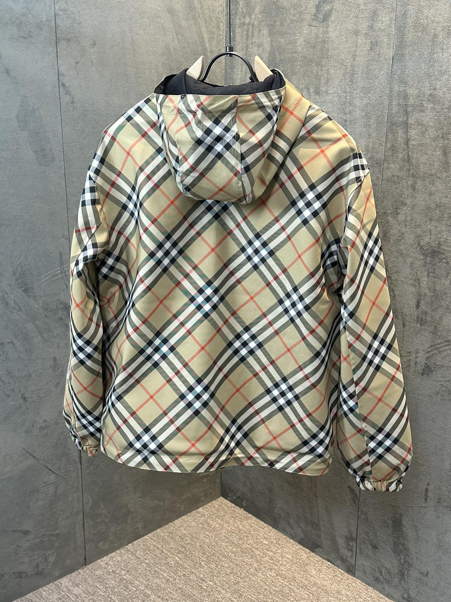 Hoodies & Sweatshirts