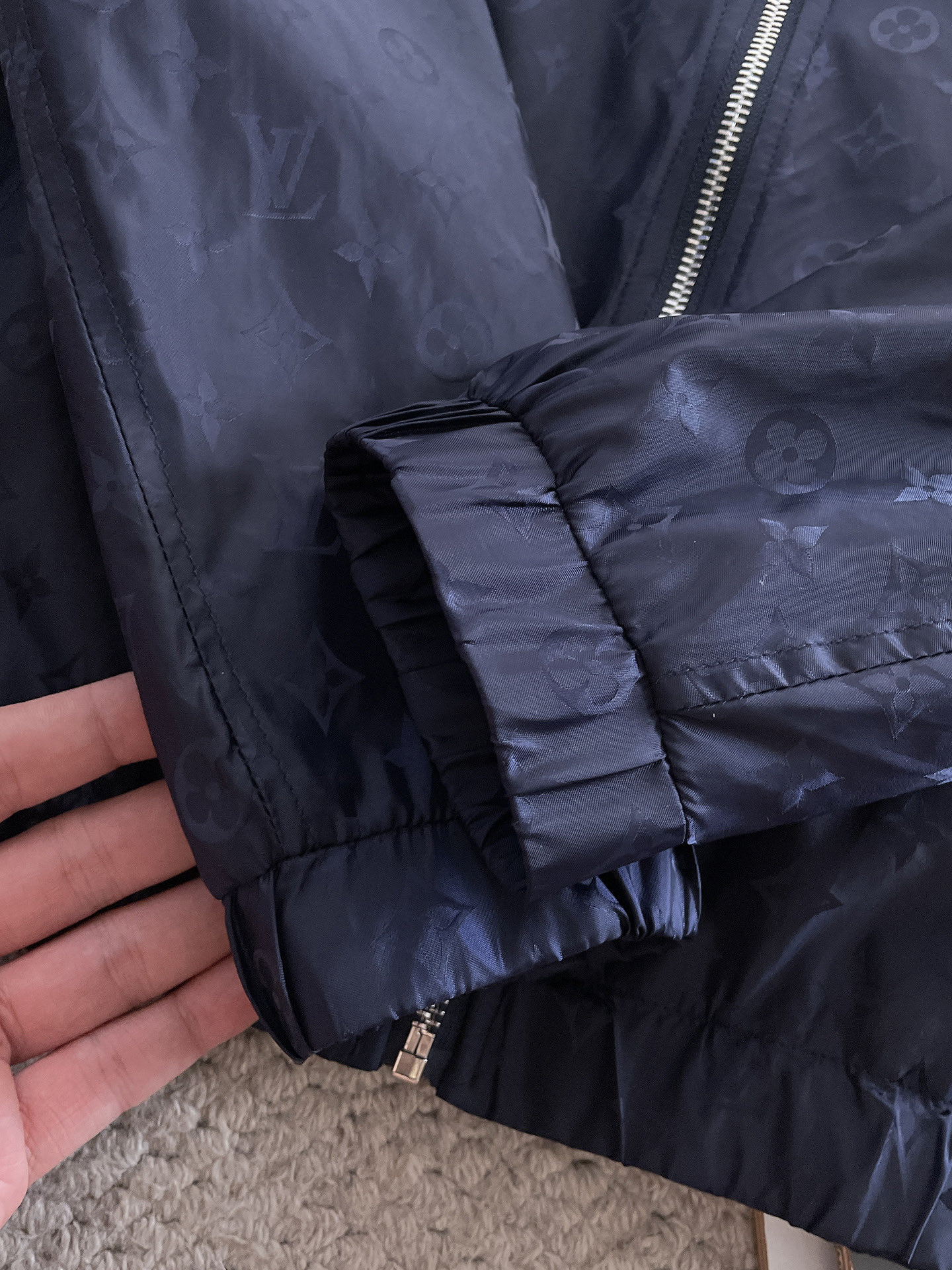 Hoodies & Sweatshirts