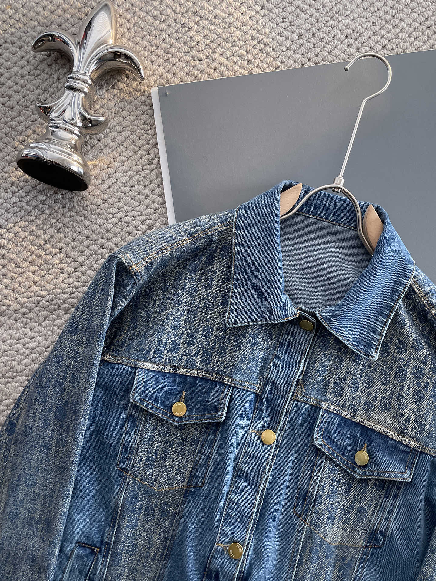 Hoodies & Sweatshirts