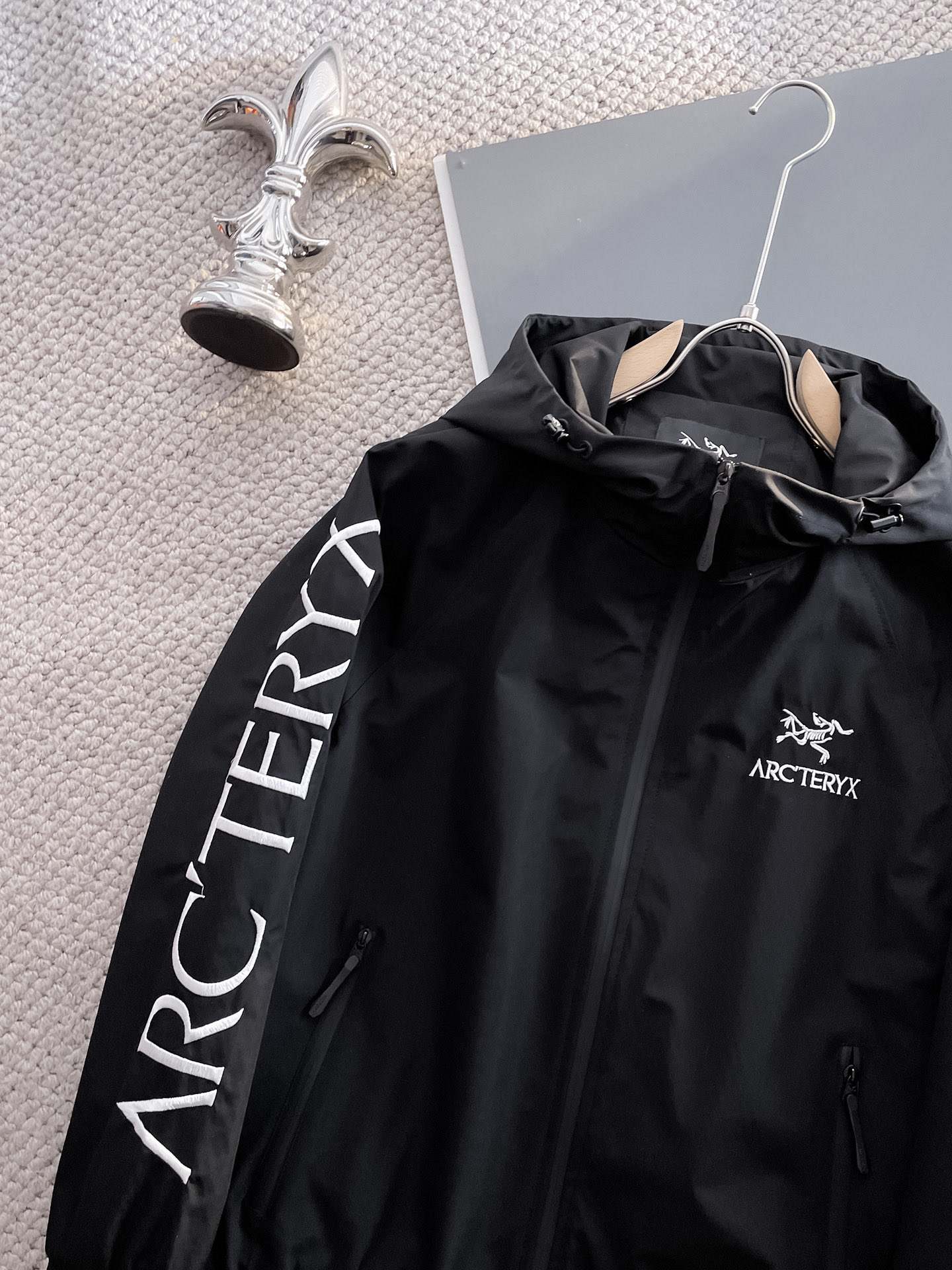 Hoodies & Sweatshirts