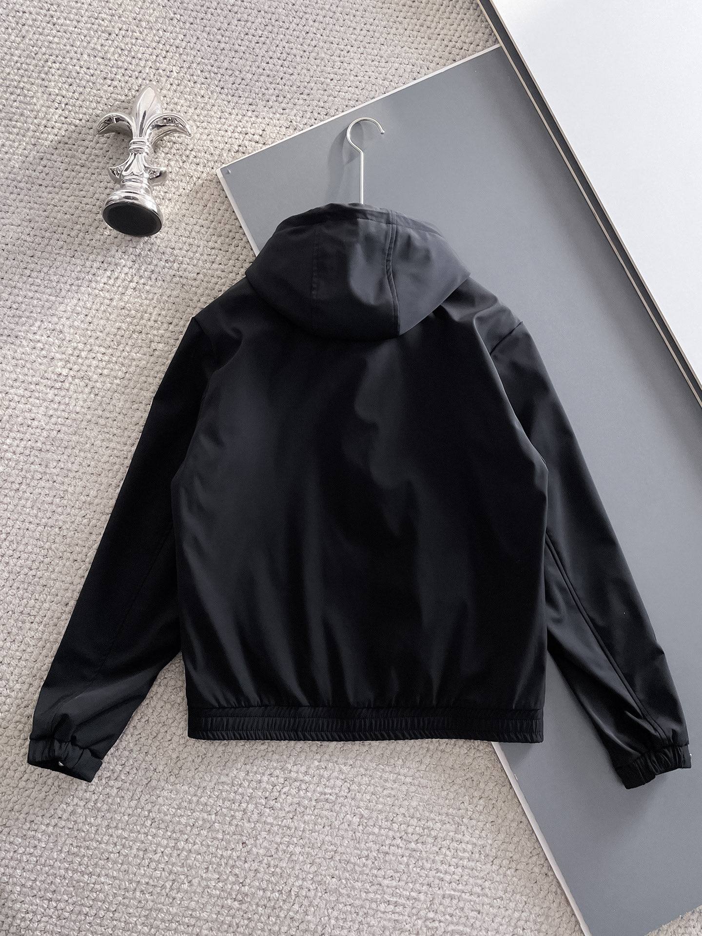 Hoodies & Sweatshirts