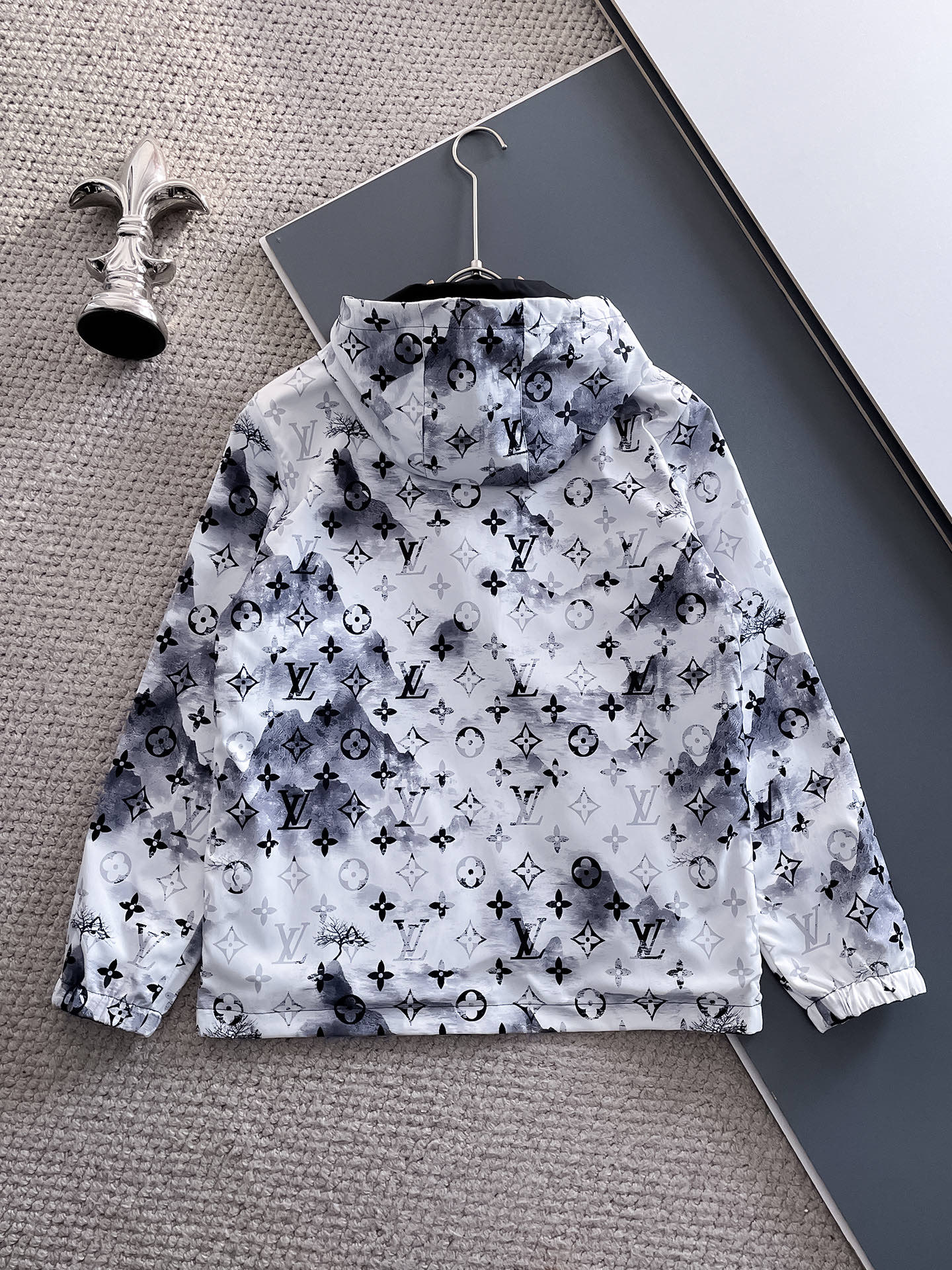 Hoodies & Sweatshirts