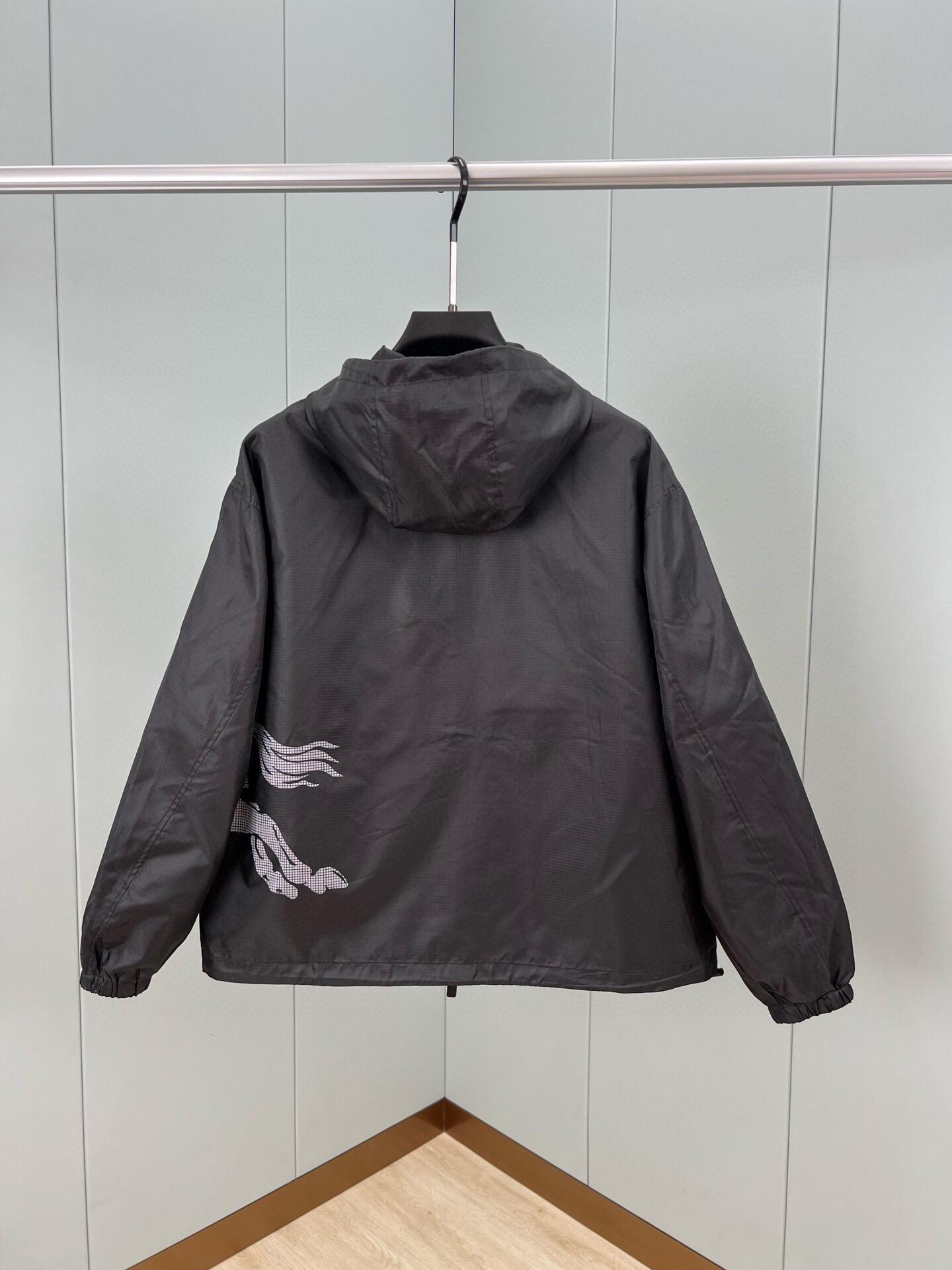 Hoodies & Sweatshirts