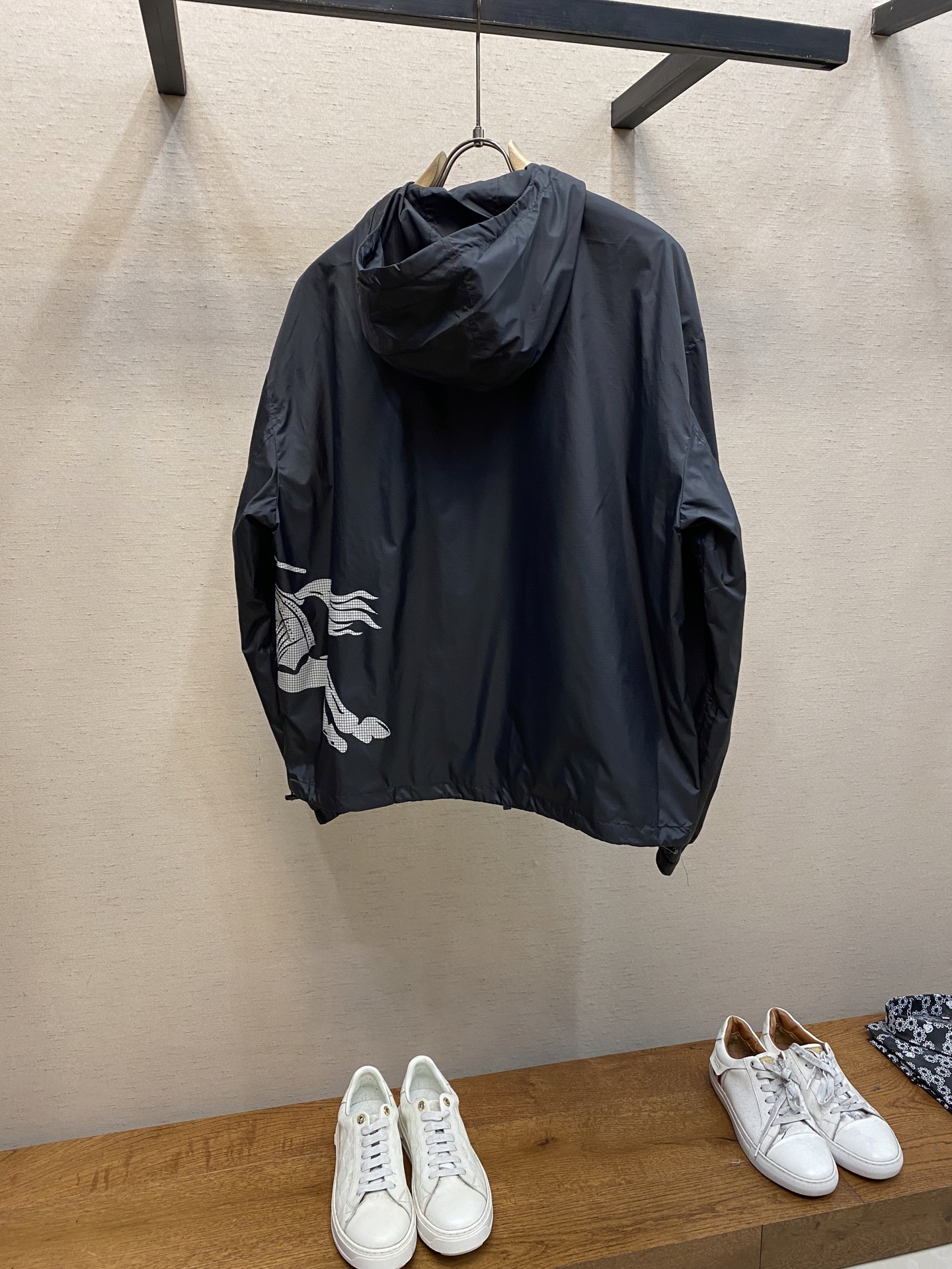 Hoodies & Sweatshirts