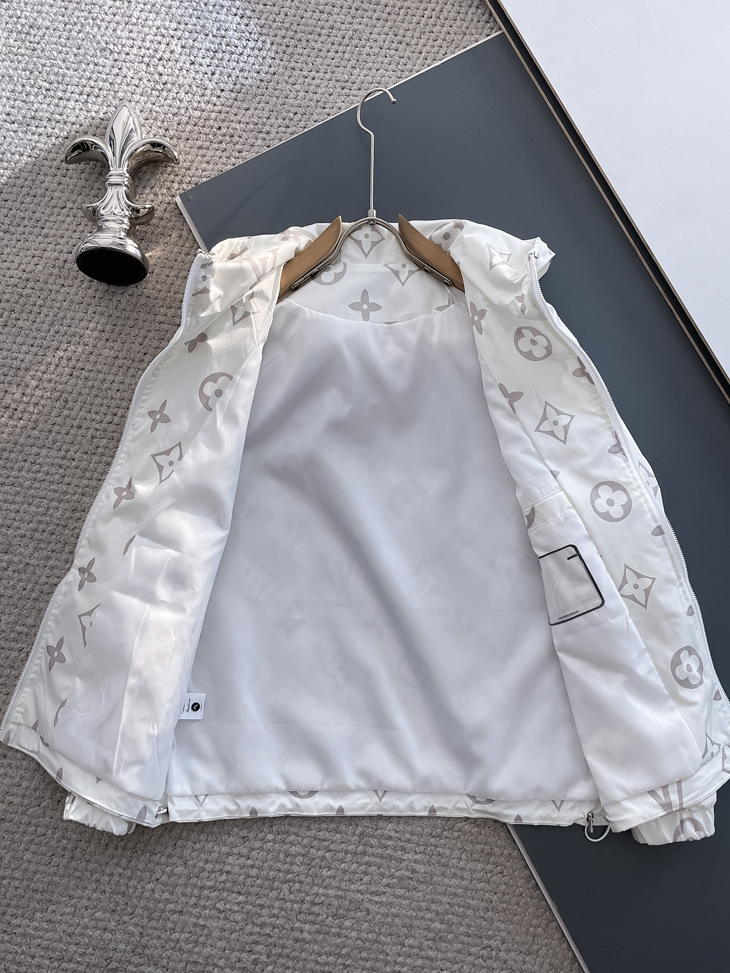 Hoodies & Sweatshirts