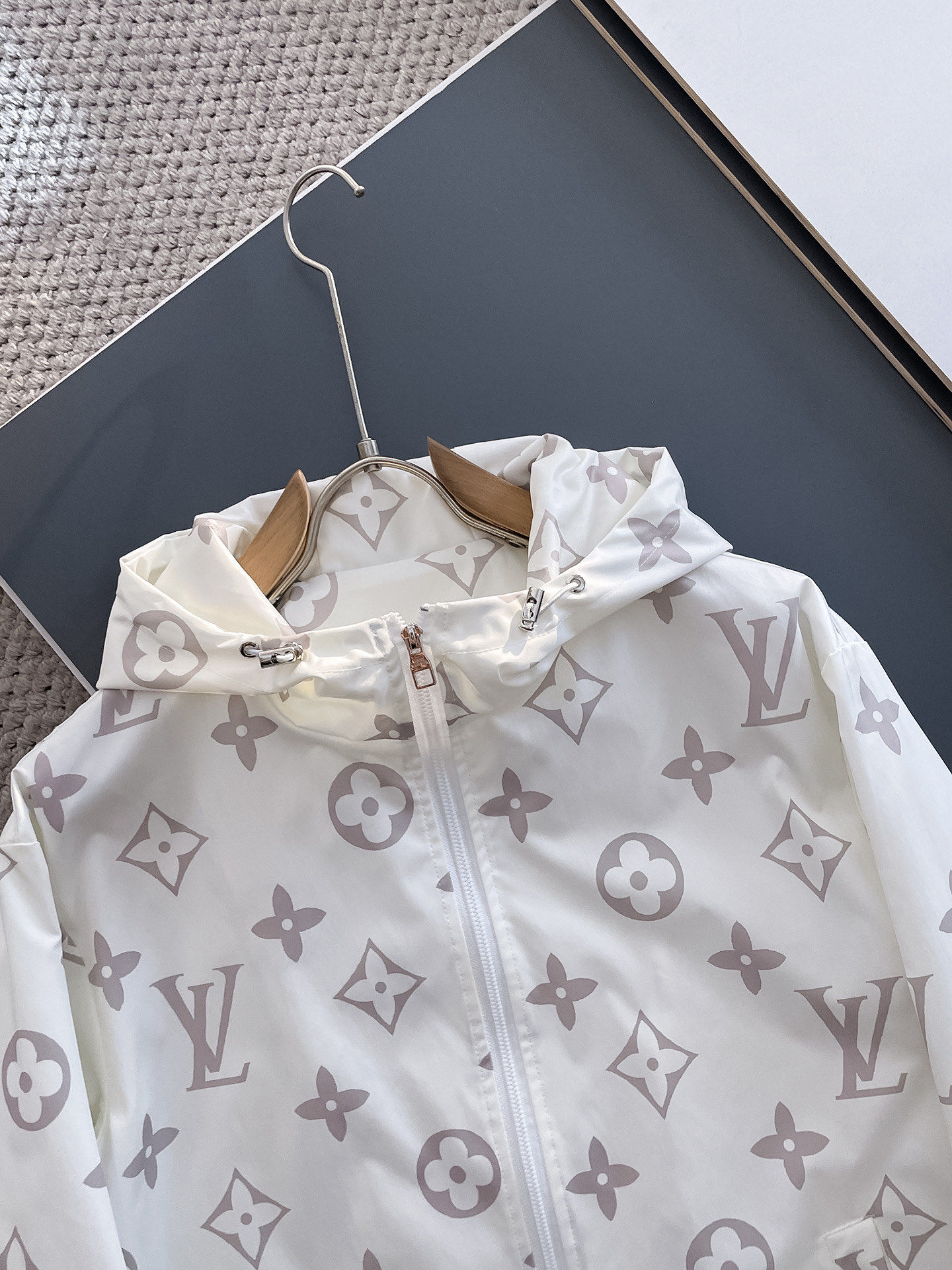 Hoodies & Sweatshirts