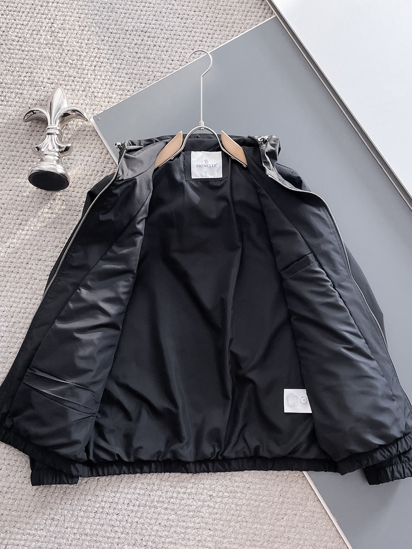 Hoodies & Sweatshirts