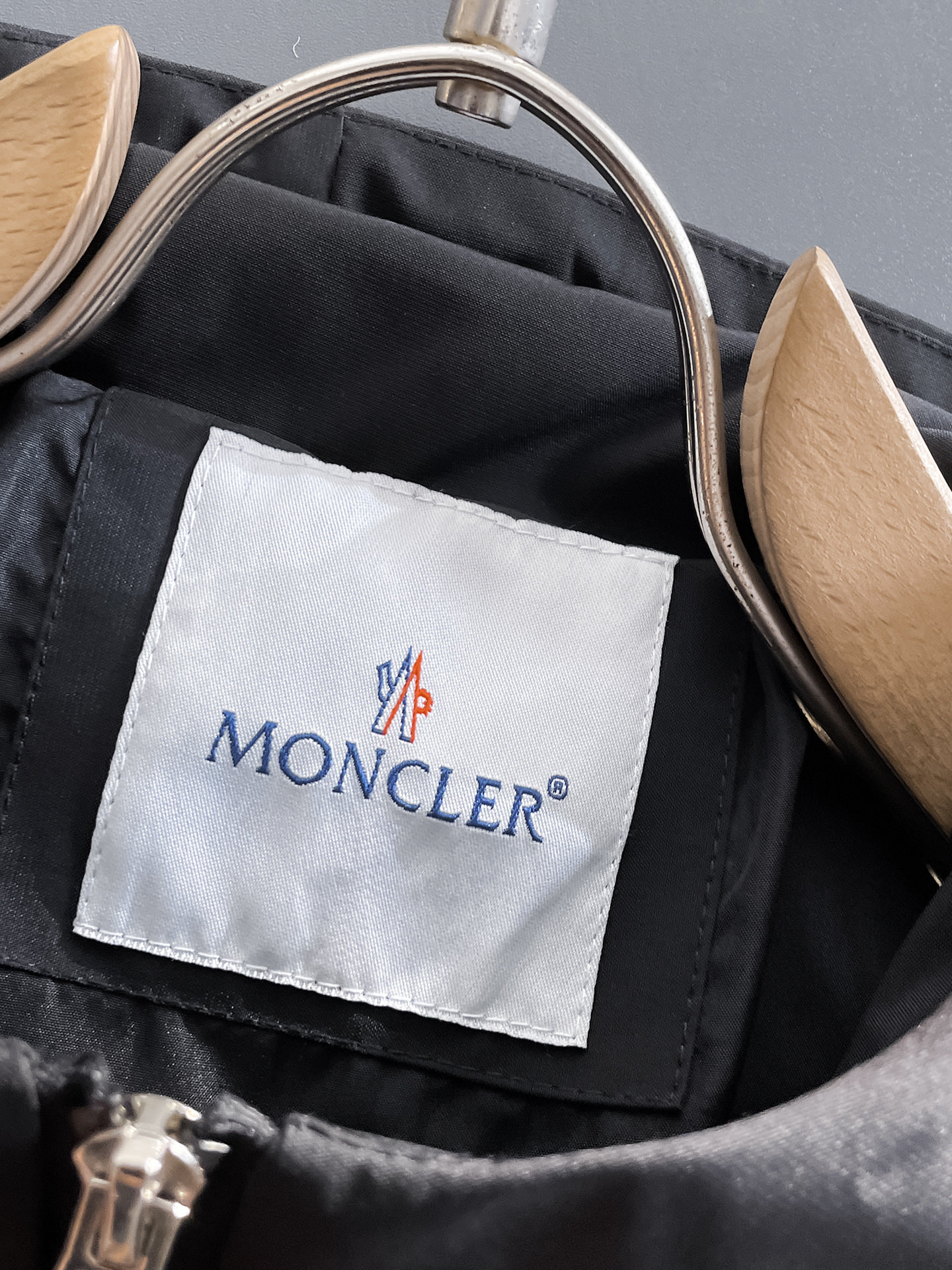 Hoodies & Sweatshirts