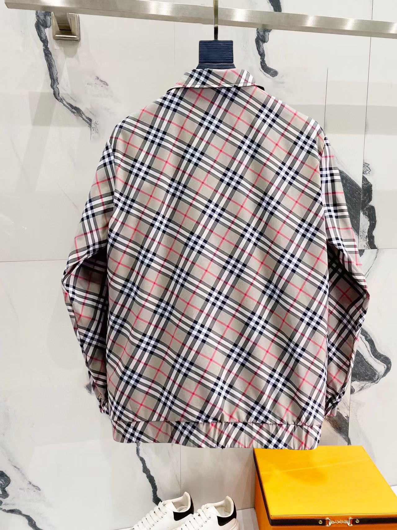 Hoodies & Sweatshirts