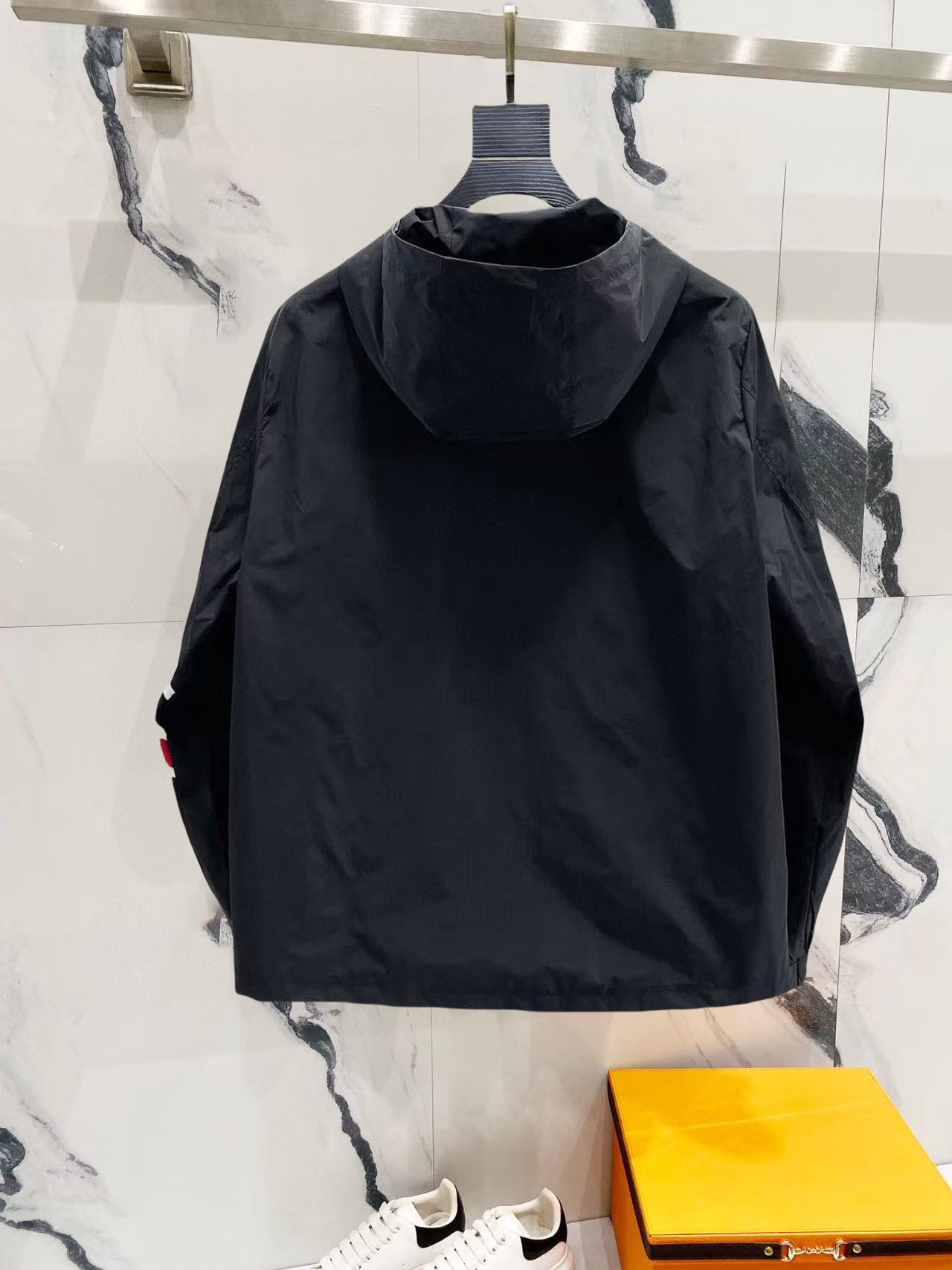 Hoodies & Sweatshirts