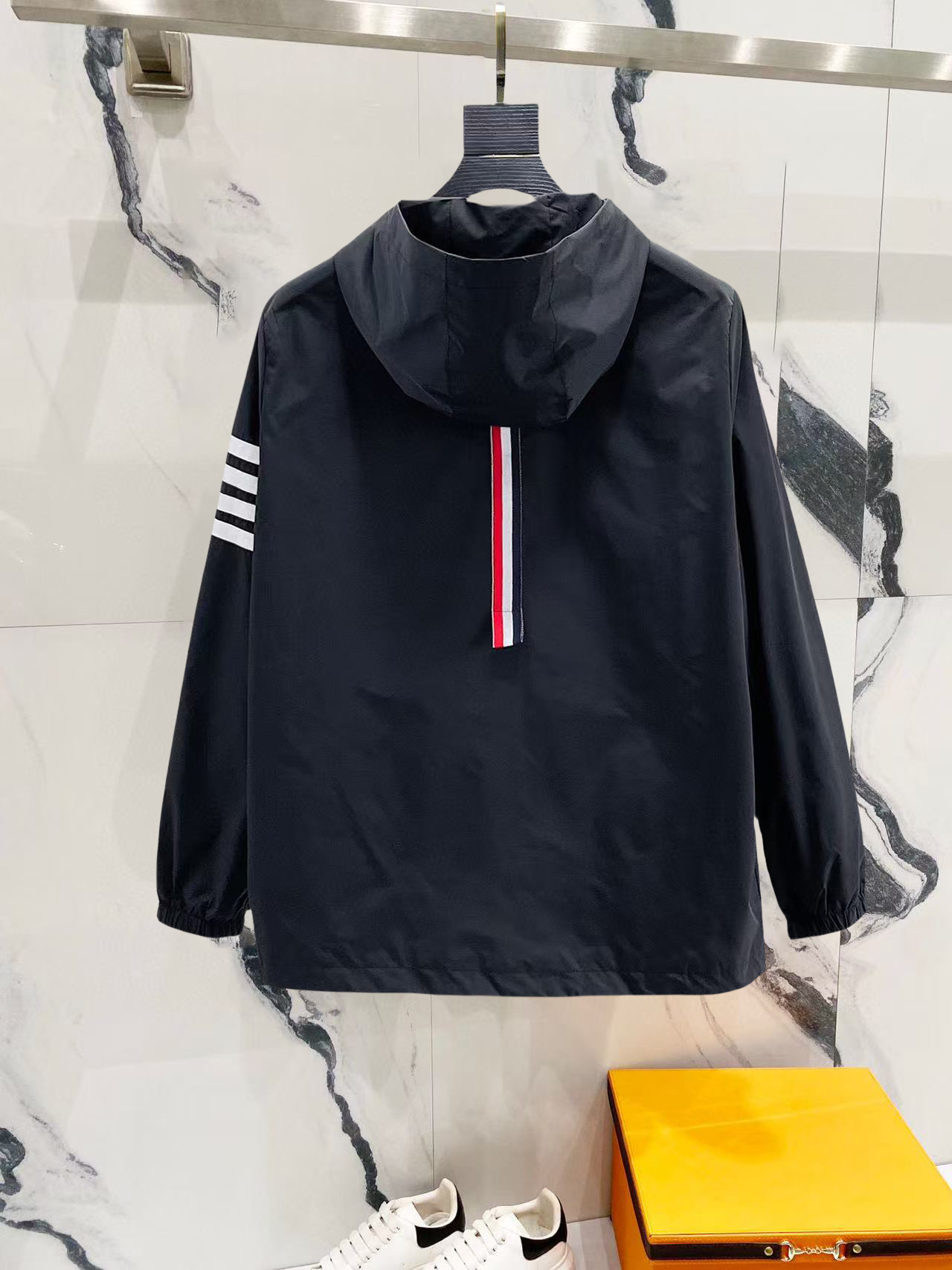 Hoodies & Sweatshirts