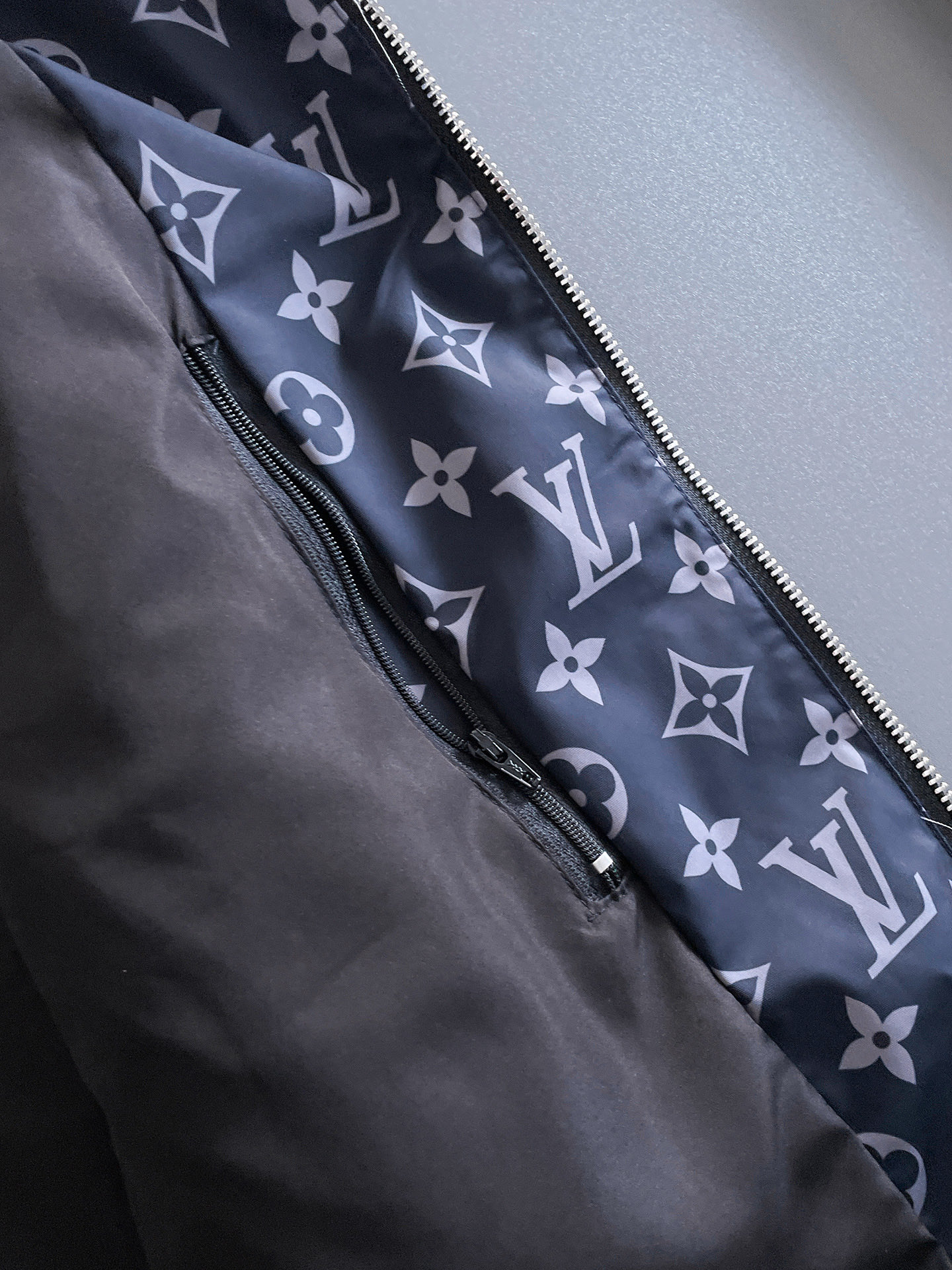 Hoodies & Sweatshirts