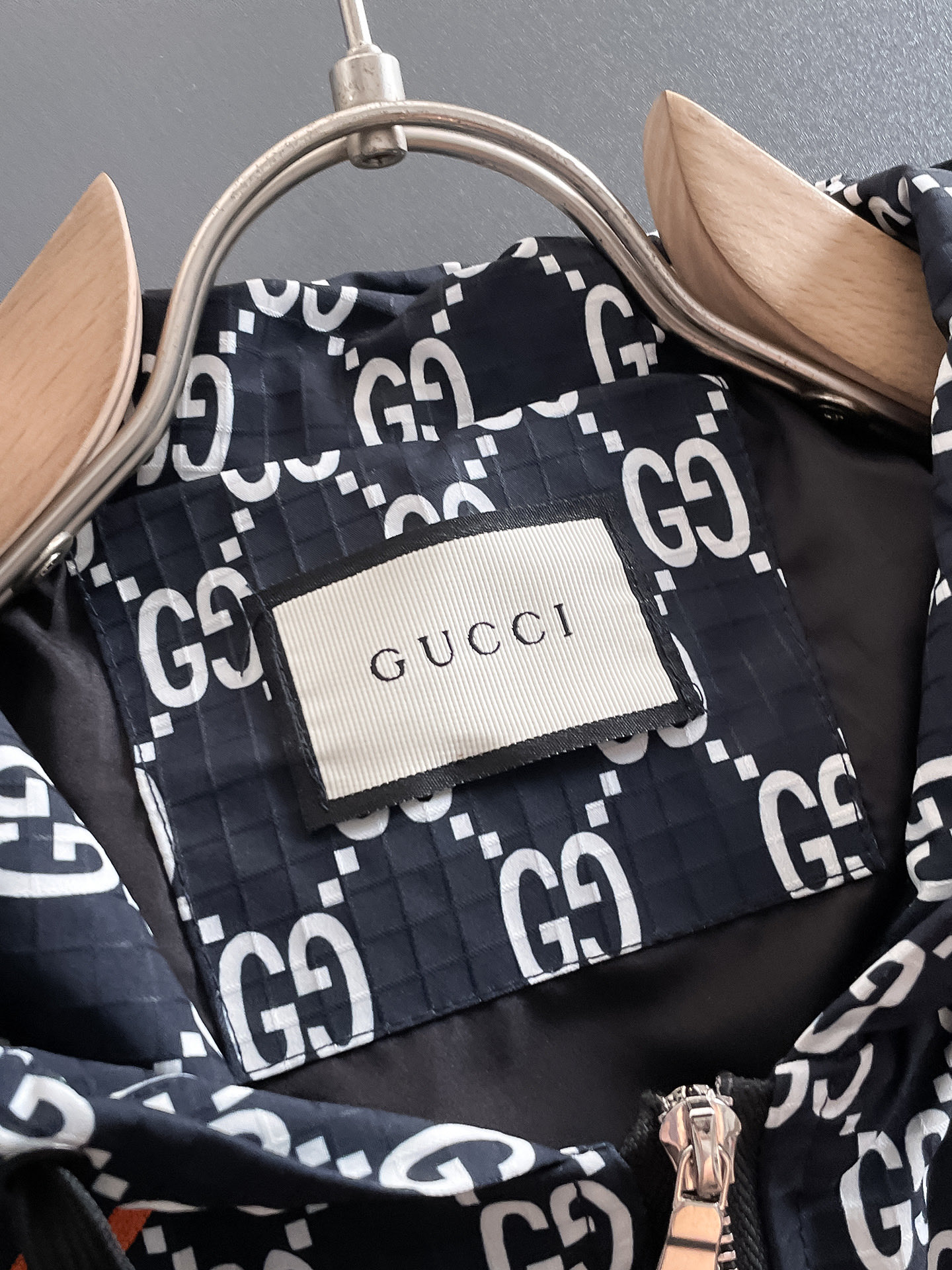 Hoodies & Sweatshirts