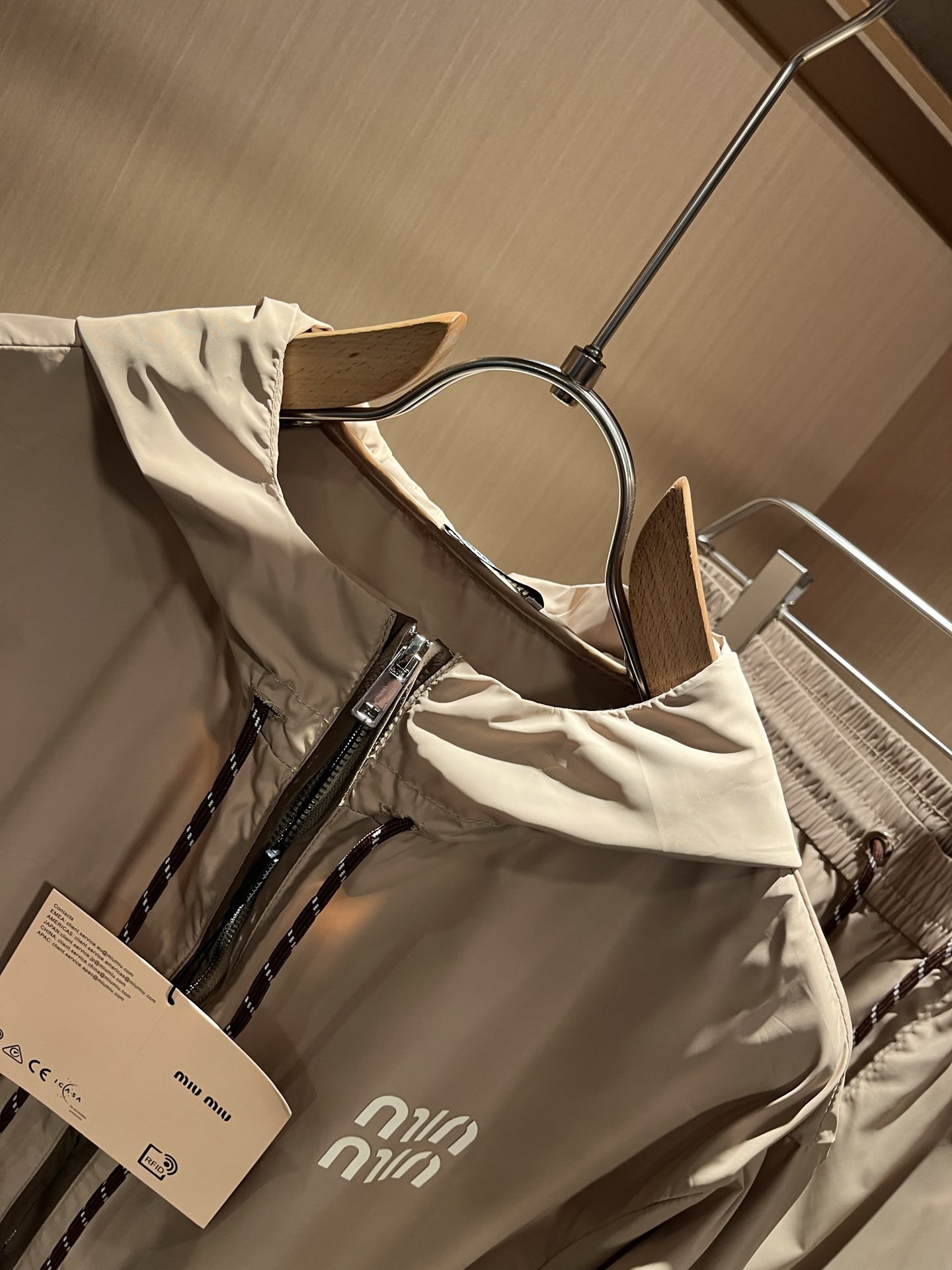 Hoodies & Sweatshirts