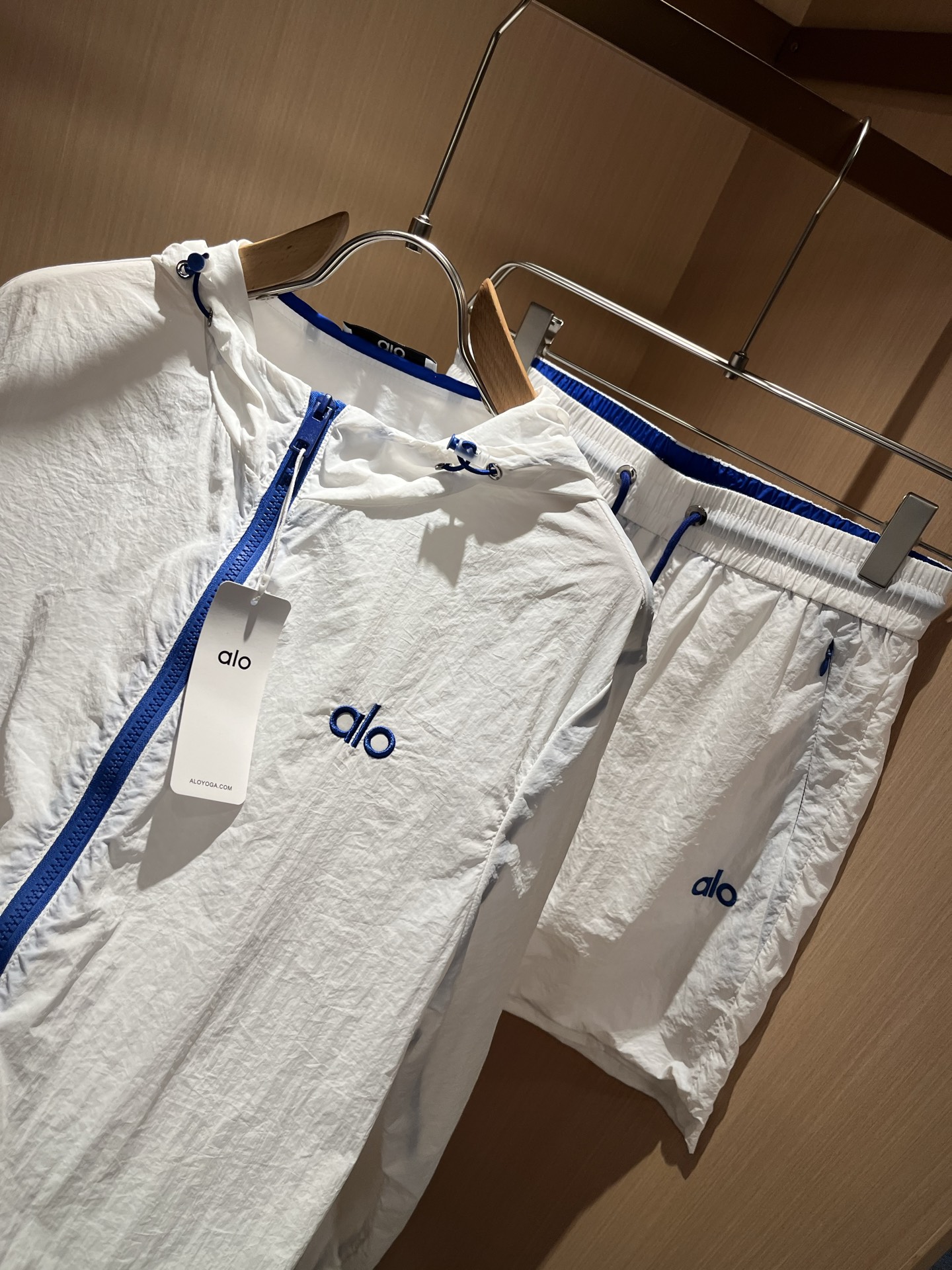 Hoodies & Sweatshirts