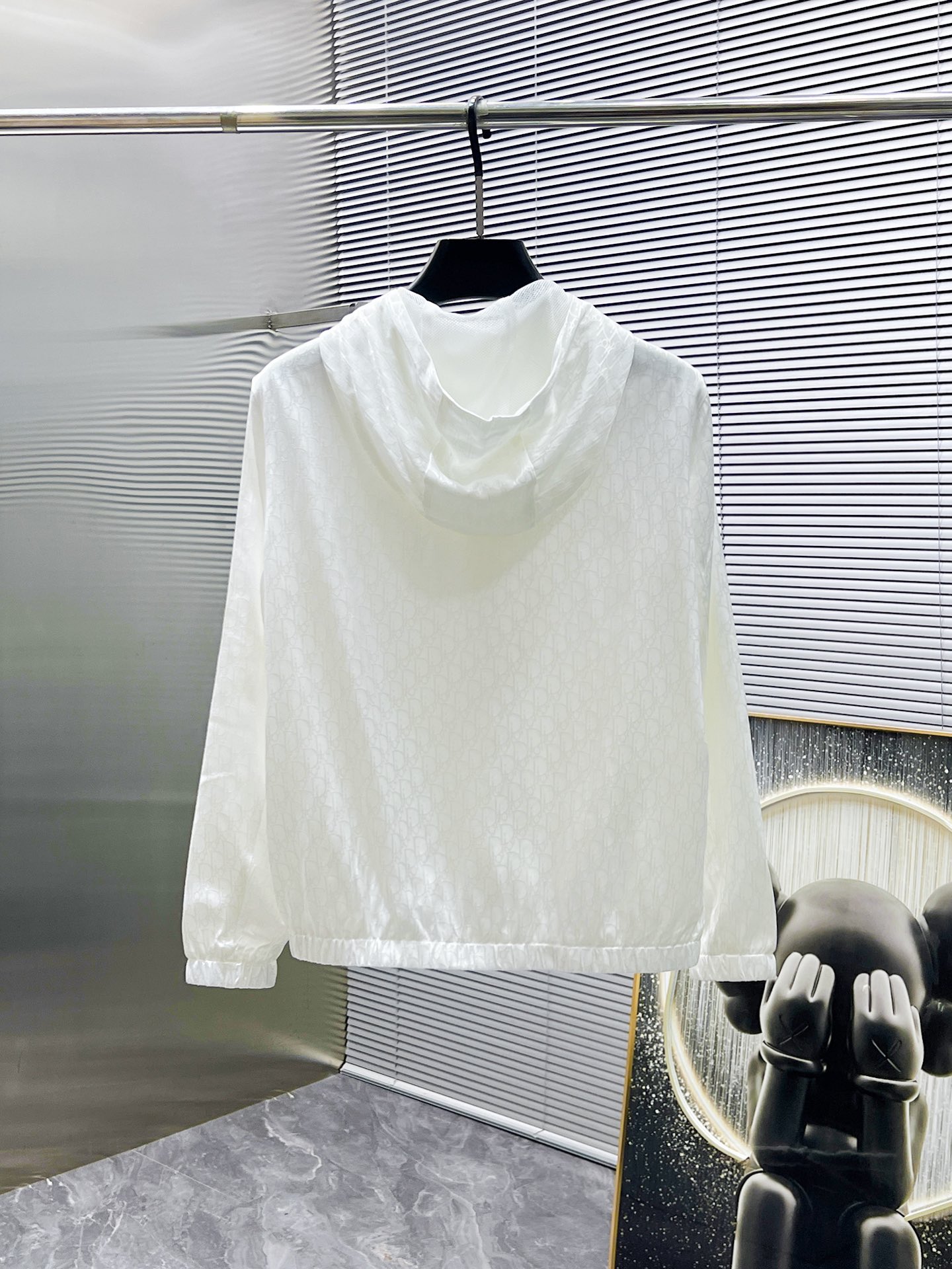 Hoodies & Sweatshirts