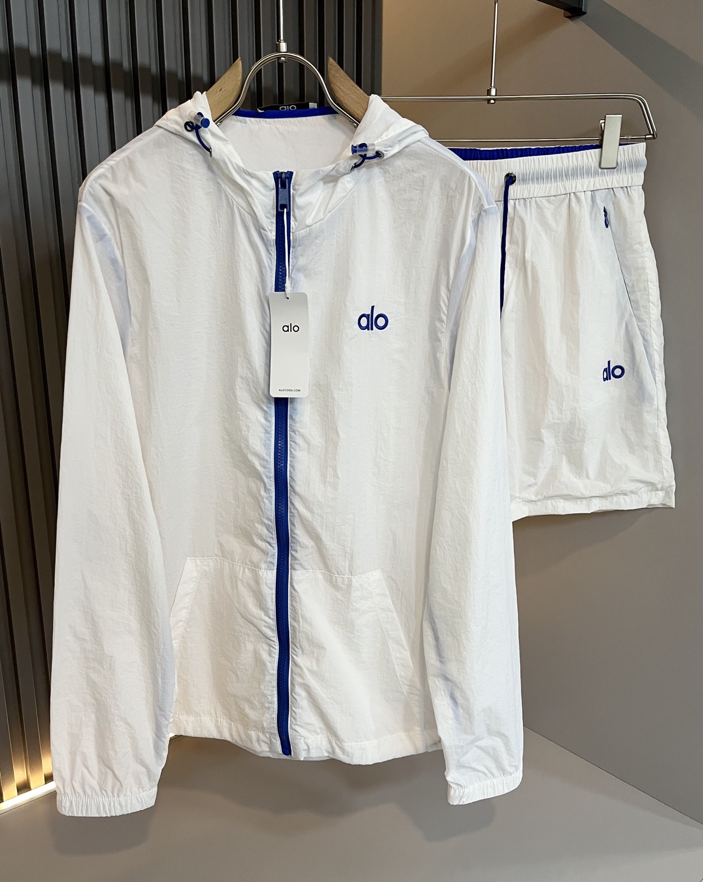 Hoodies & Sweatshirts