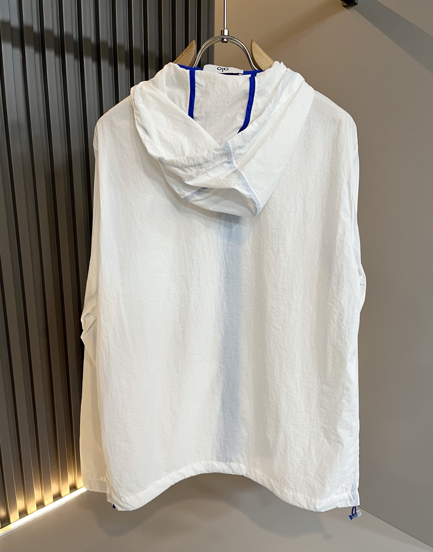 Hoodies & Sweatshirts