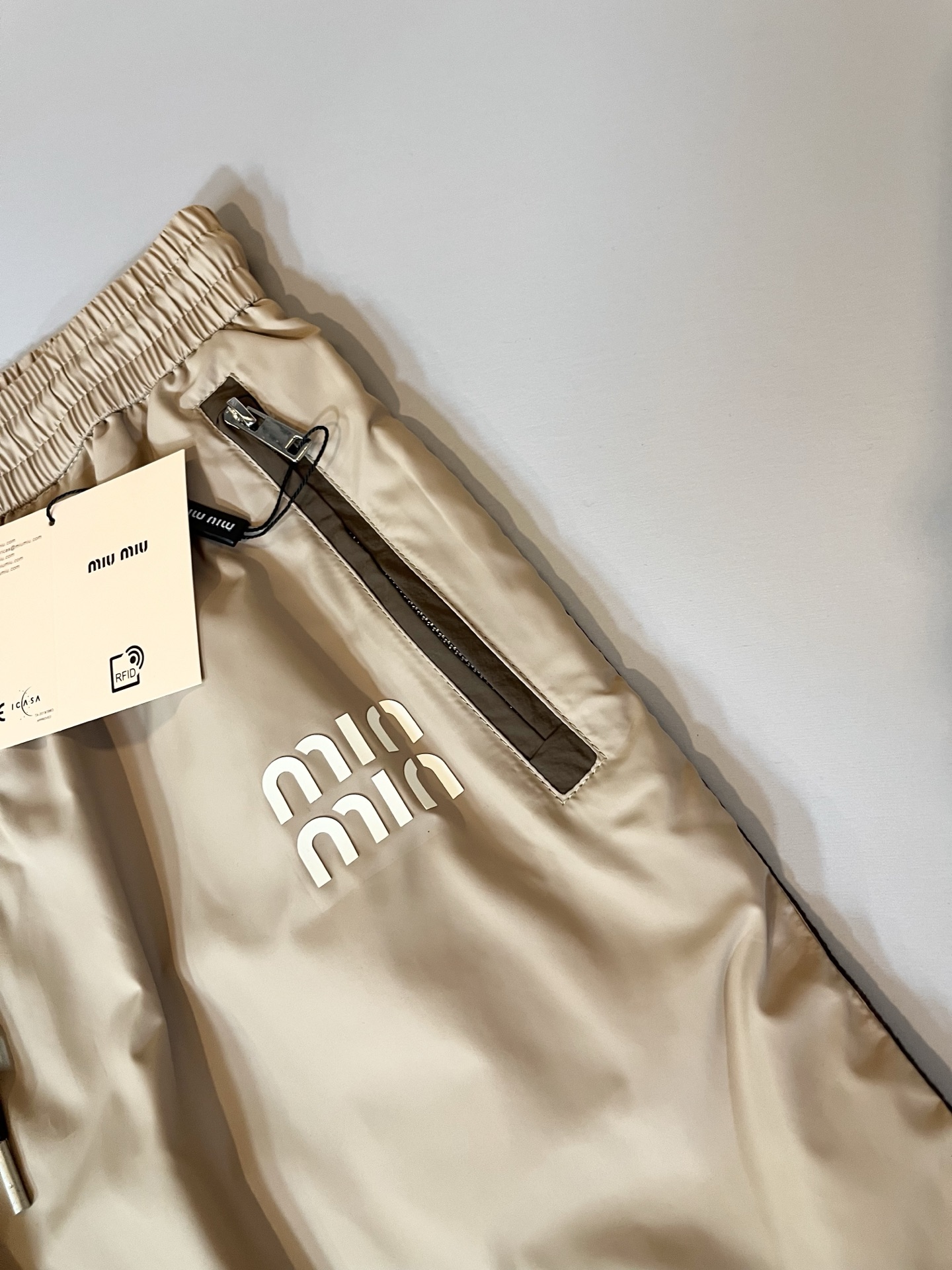 Hoodies & Sweatshirts