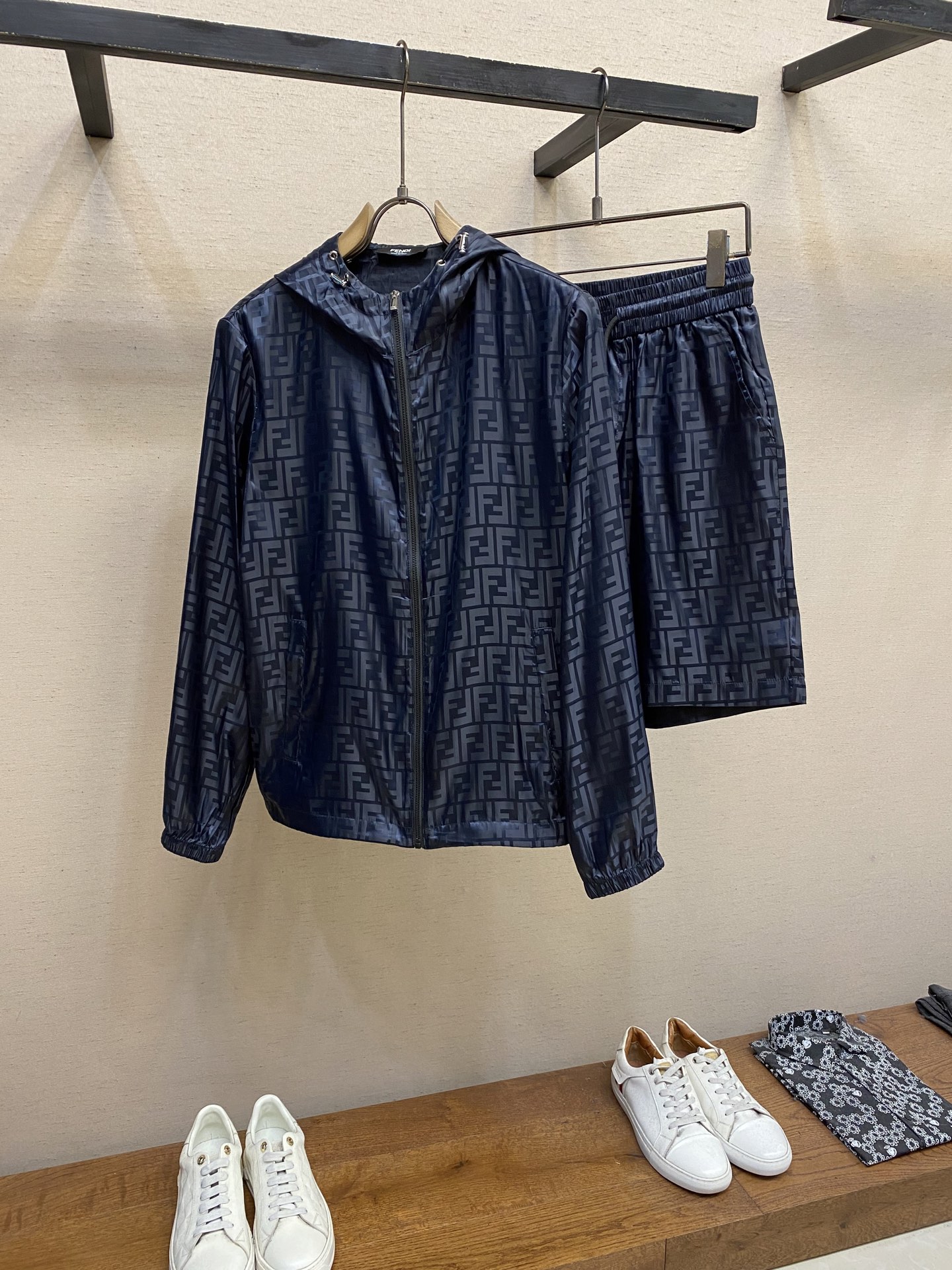 Hoodies & Sweatshirts