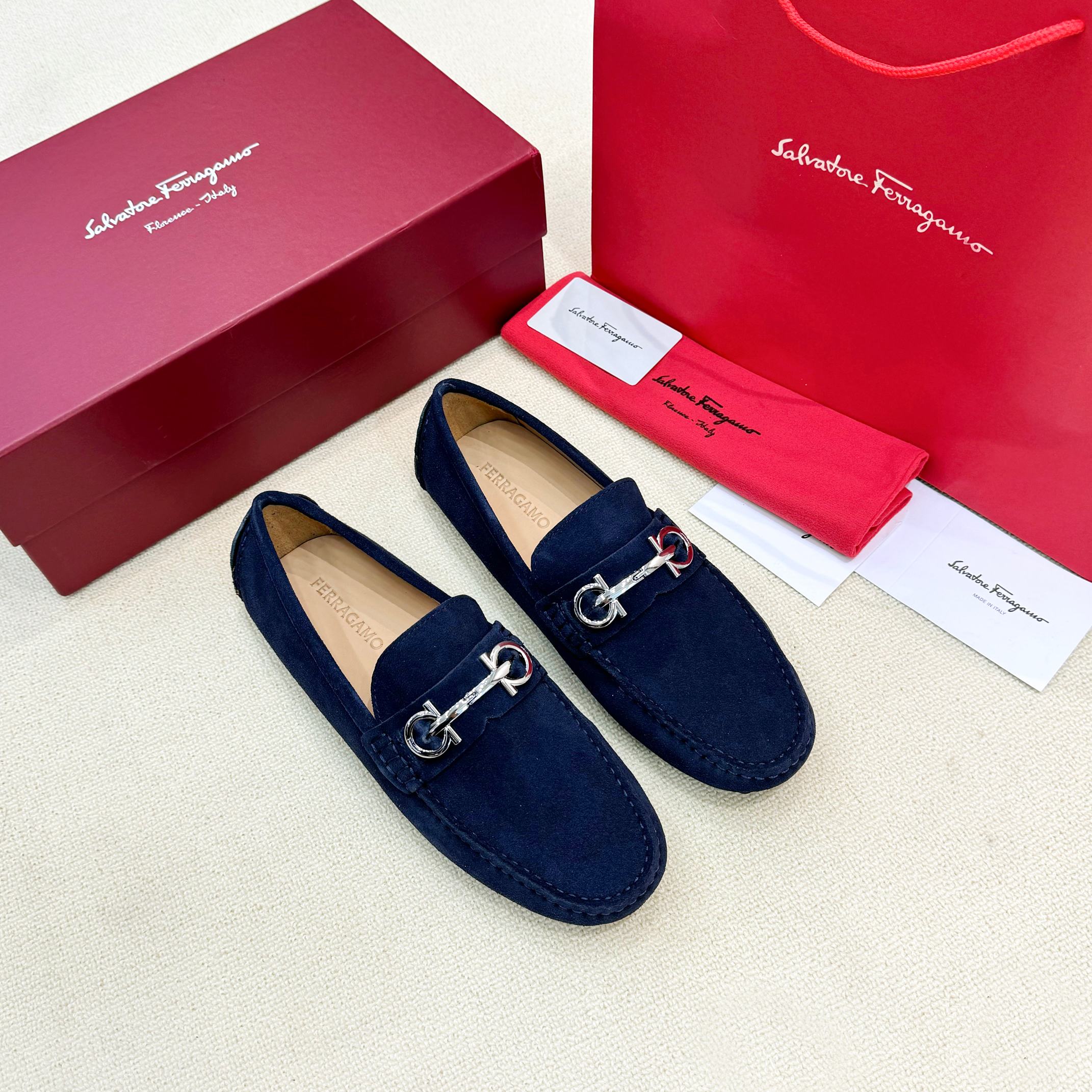 FerragamoSHOES